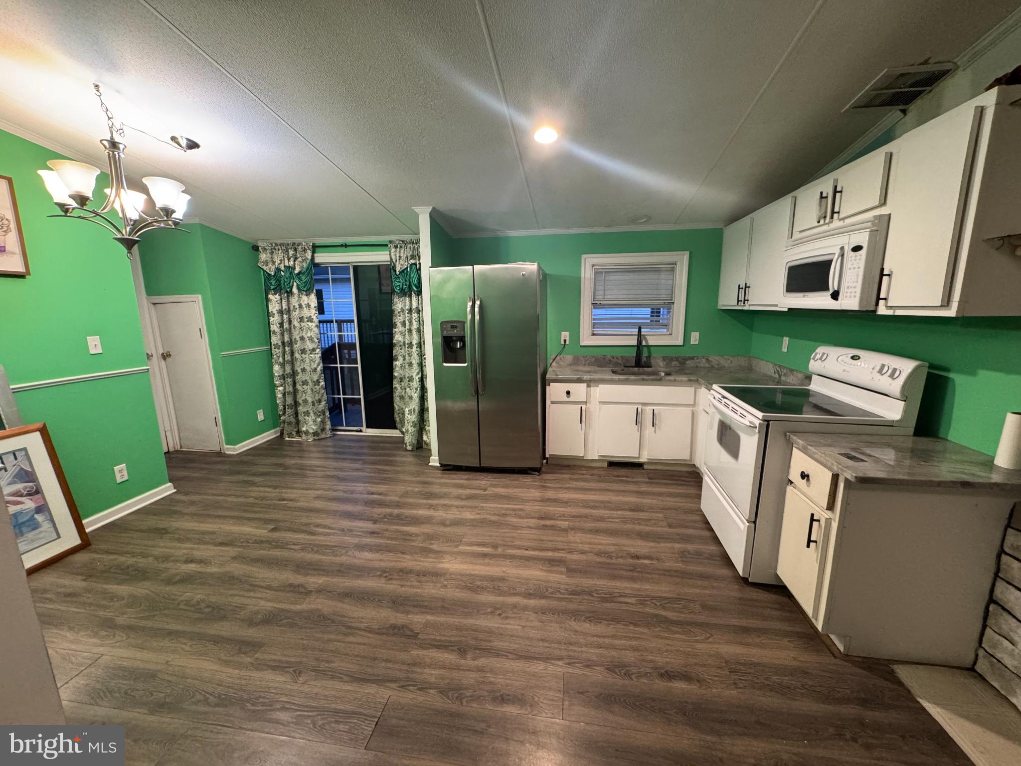 CHARLES TOWN - Residential