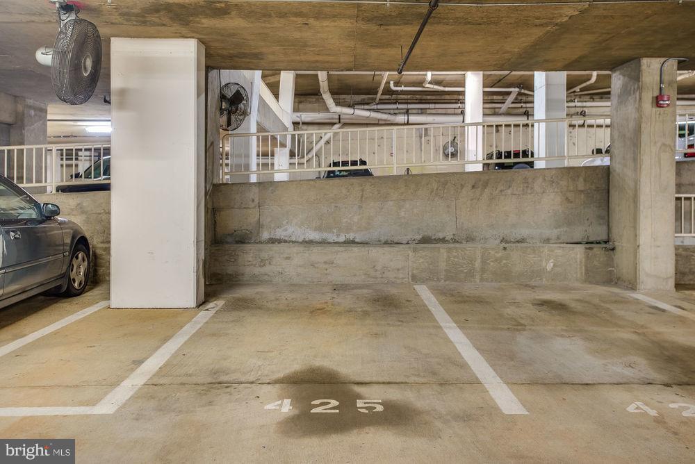 LEXINGTON SQUARE - Residential