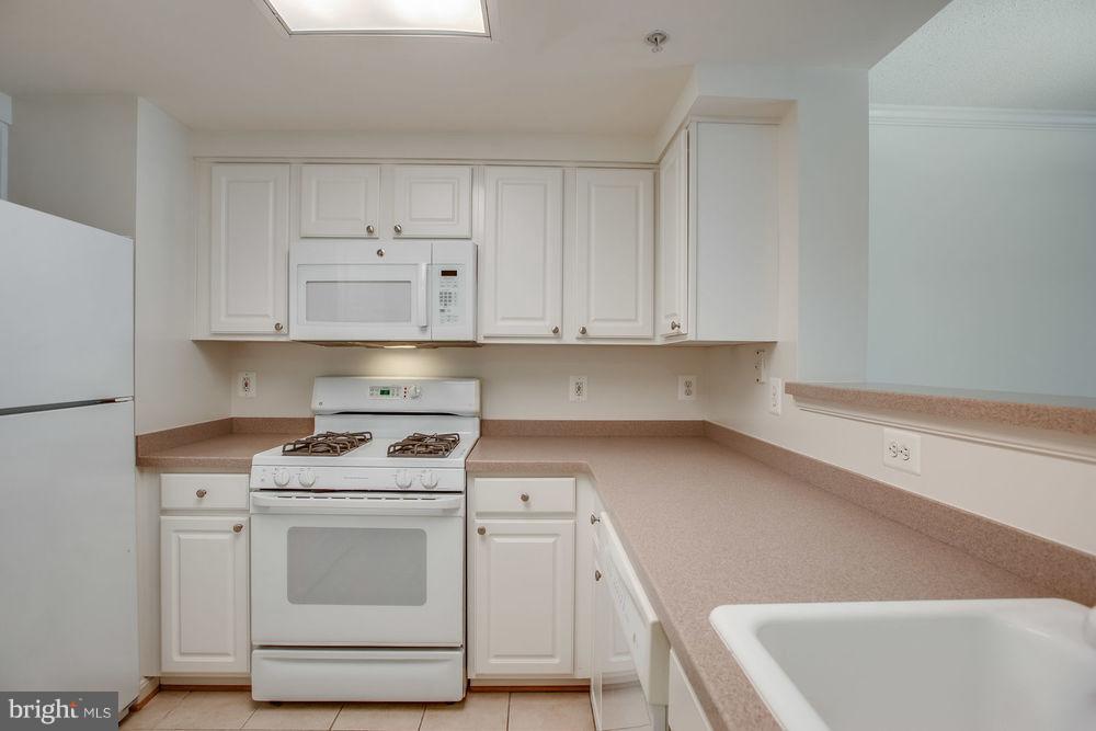 LEXINGTON SQUARE - Residential