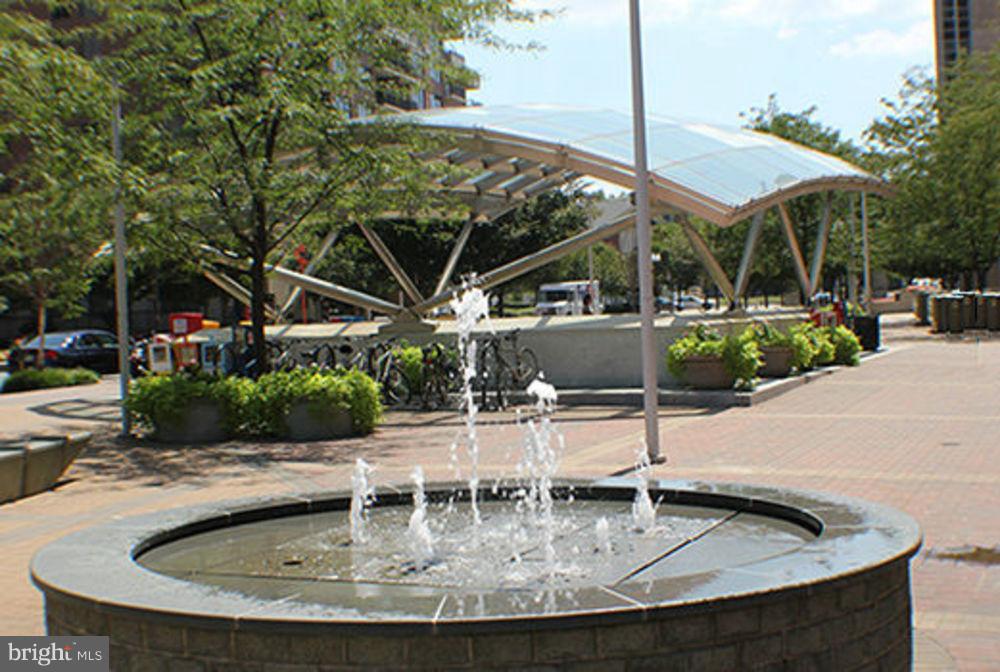 LEXINGTON SQUARE - Residential