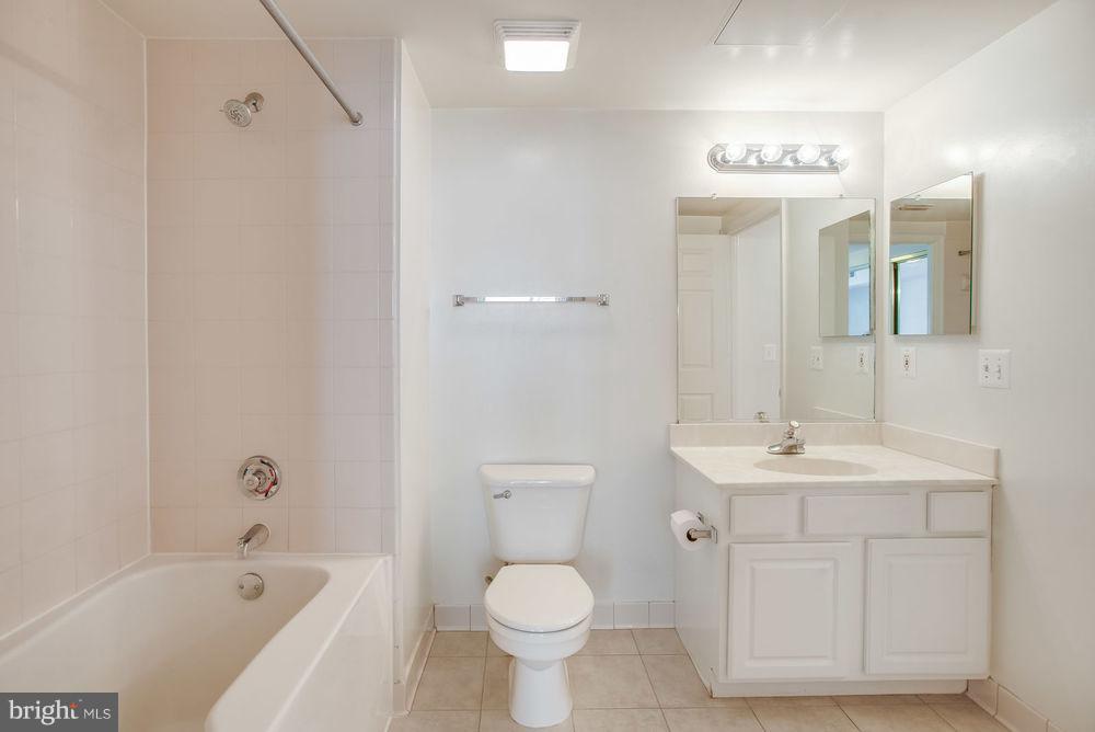 LEXINGTON SQUARE - Residential