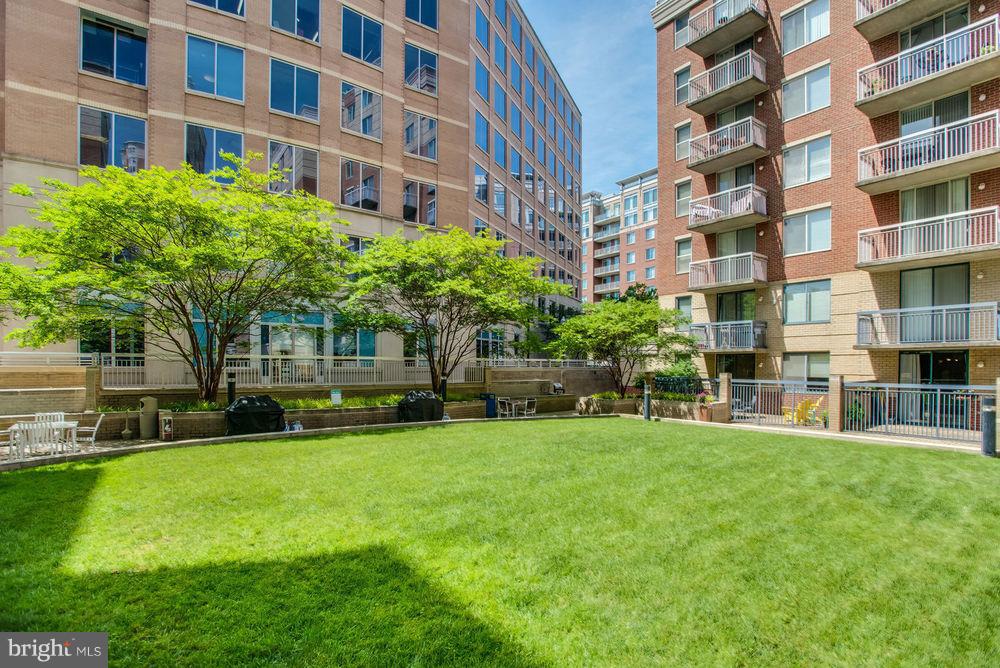 LEXINGTON SQUARE - Residential