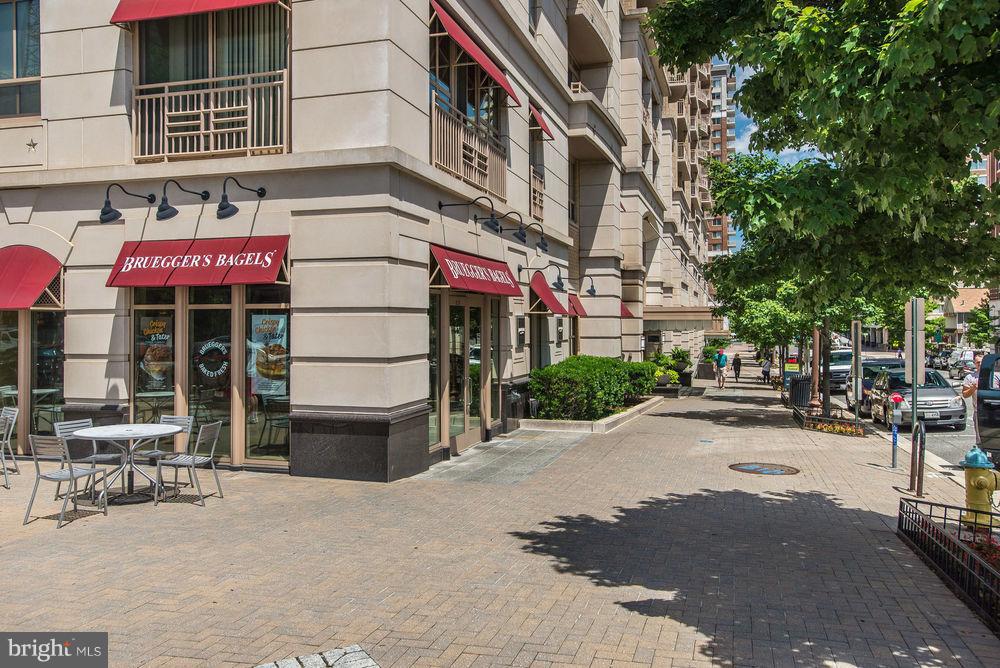 LEXINGTON SQUARE - Residential