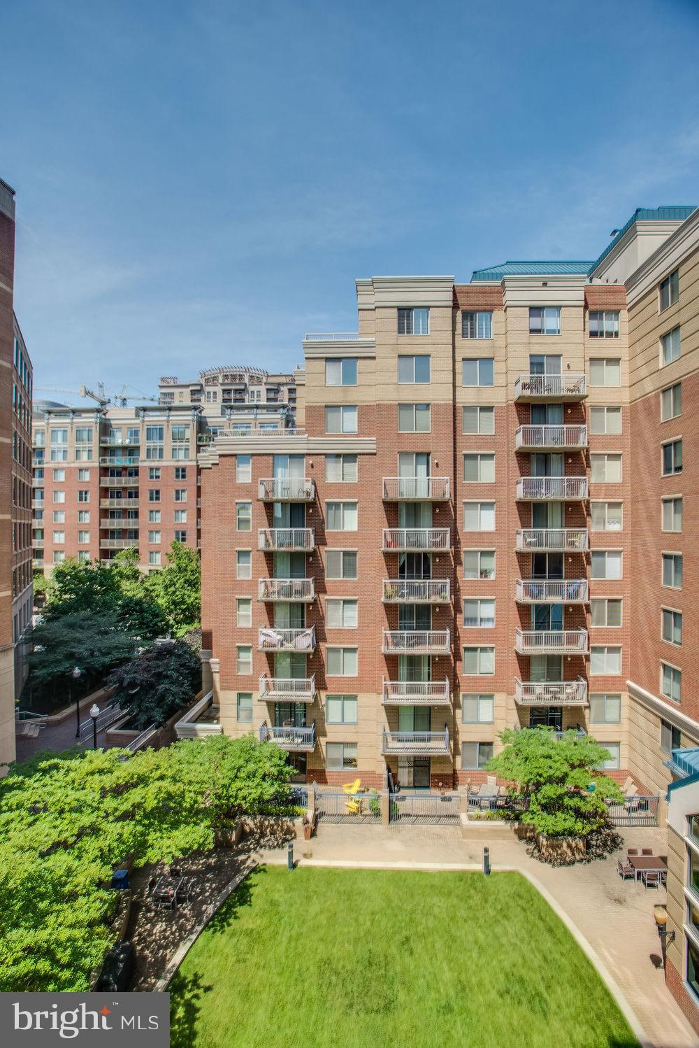 LEXINGTON SQUARE - Residential