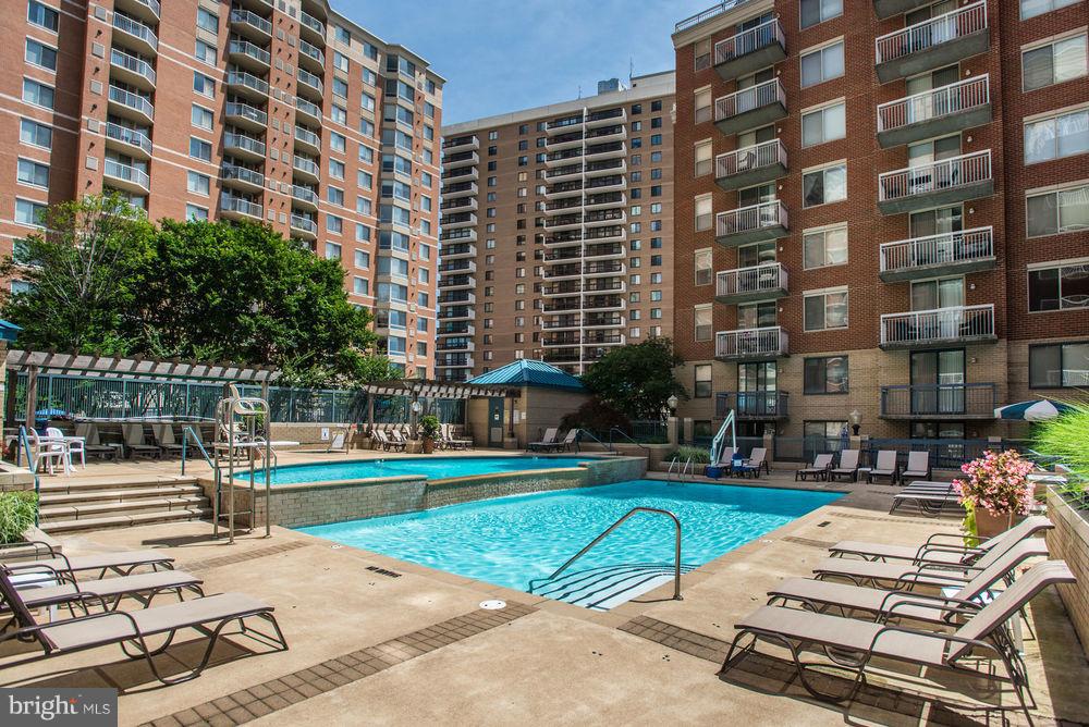 LEXINGTON SQUARE - Residential