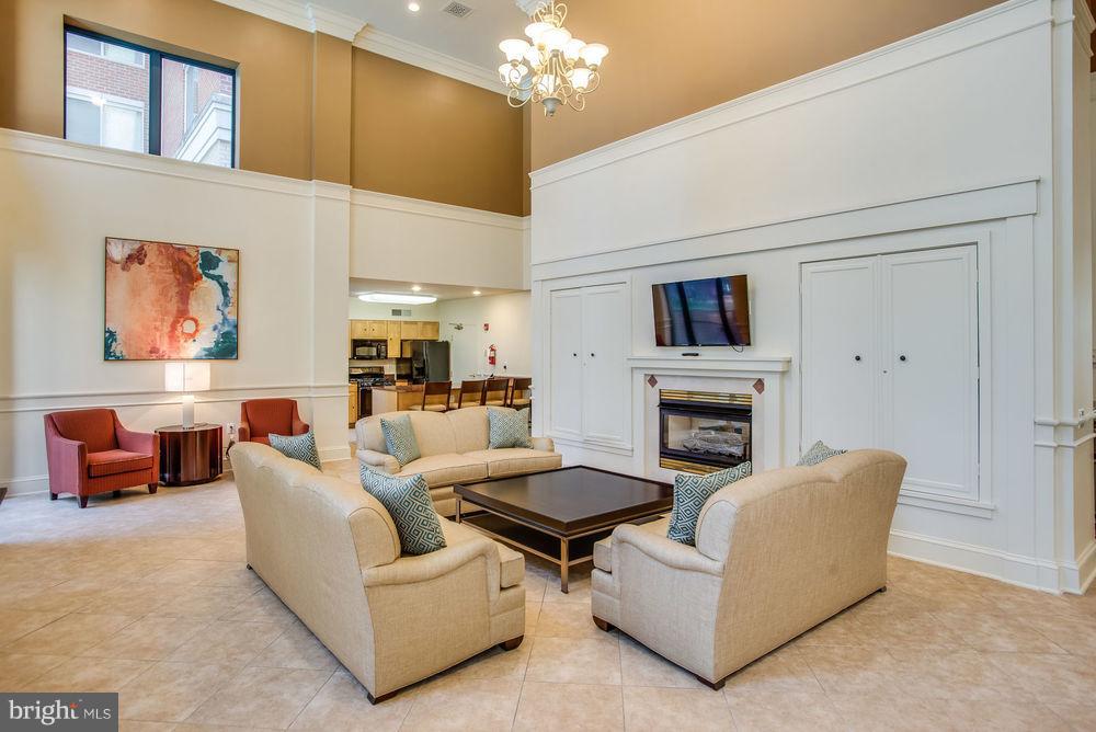 LEXINGTON SQUARE - Residential