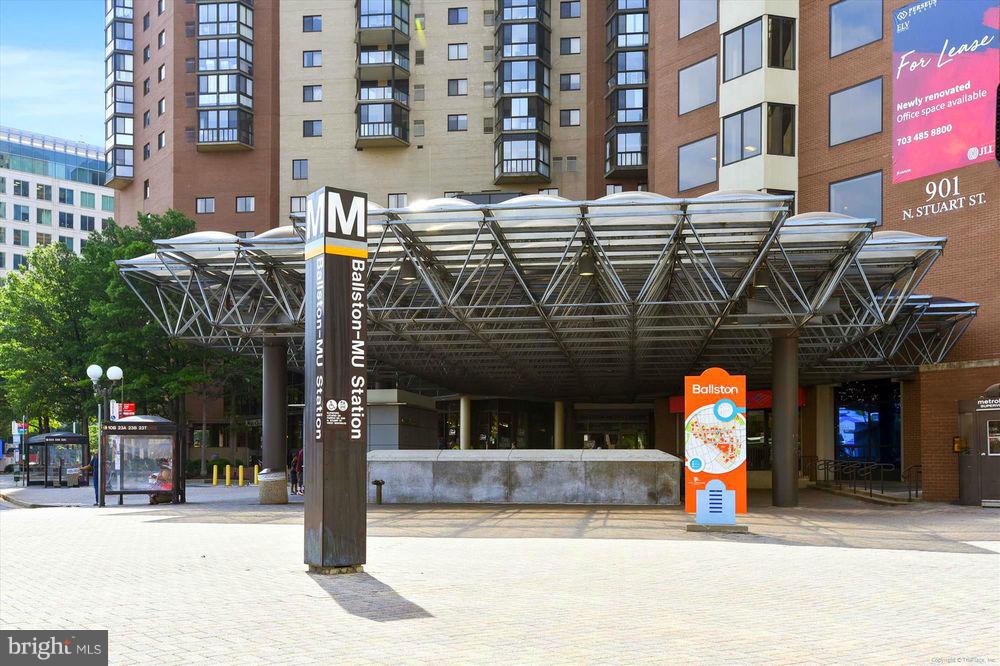 LEXINGTON SQUARE - Residential