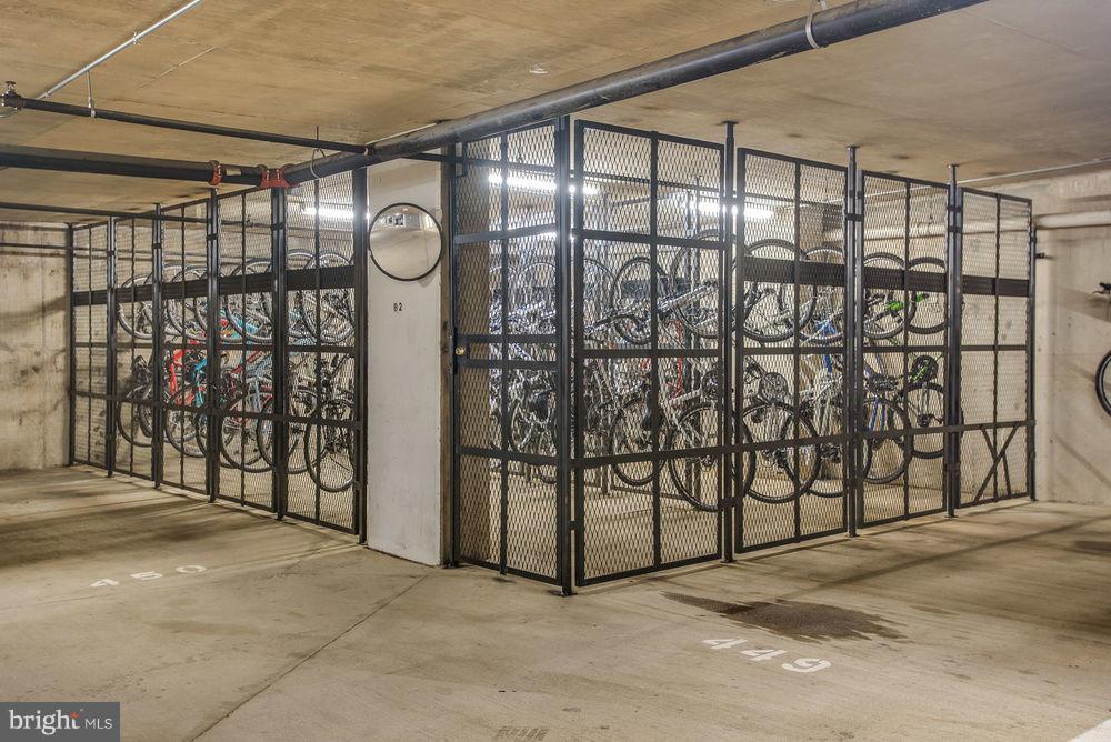 LEXINGTON SQUARE - Residential