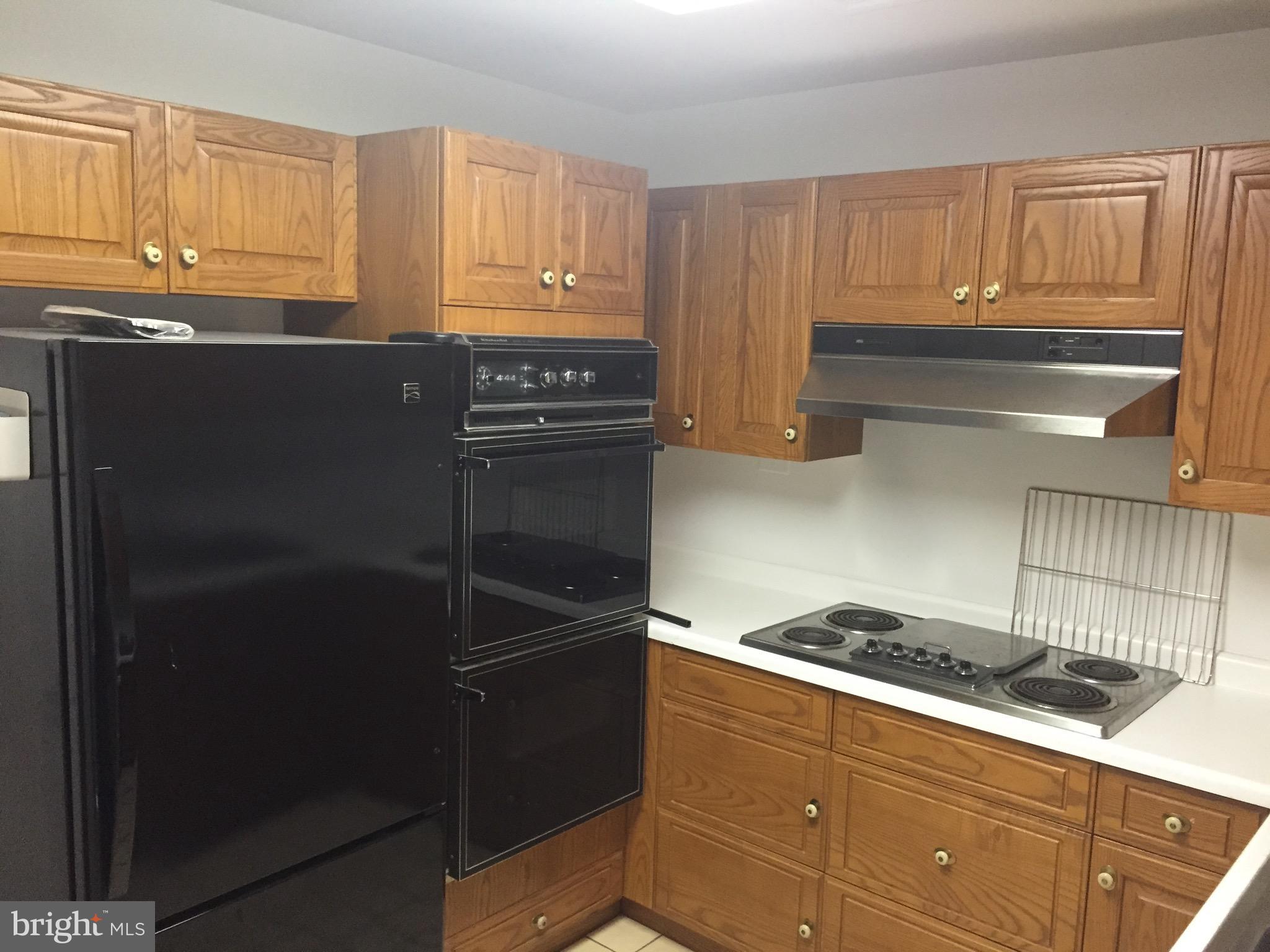 HARBOR COURT CONDOMINIUMS - Residential Lease