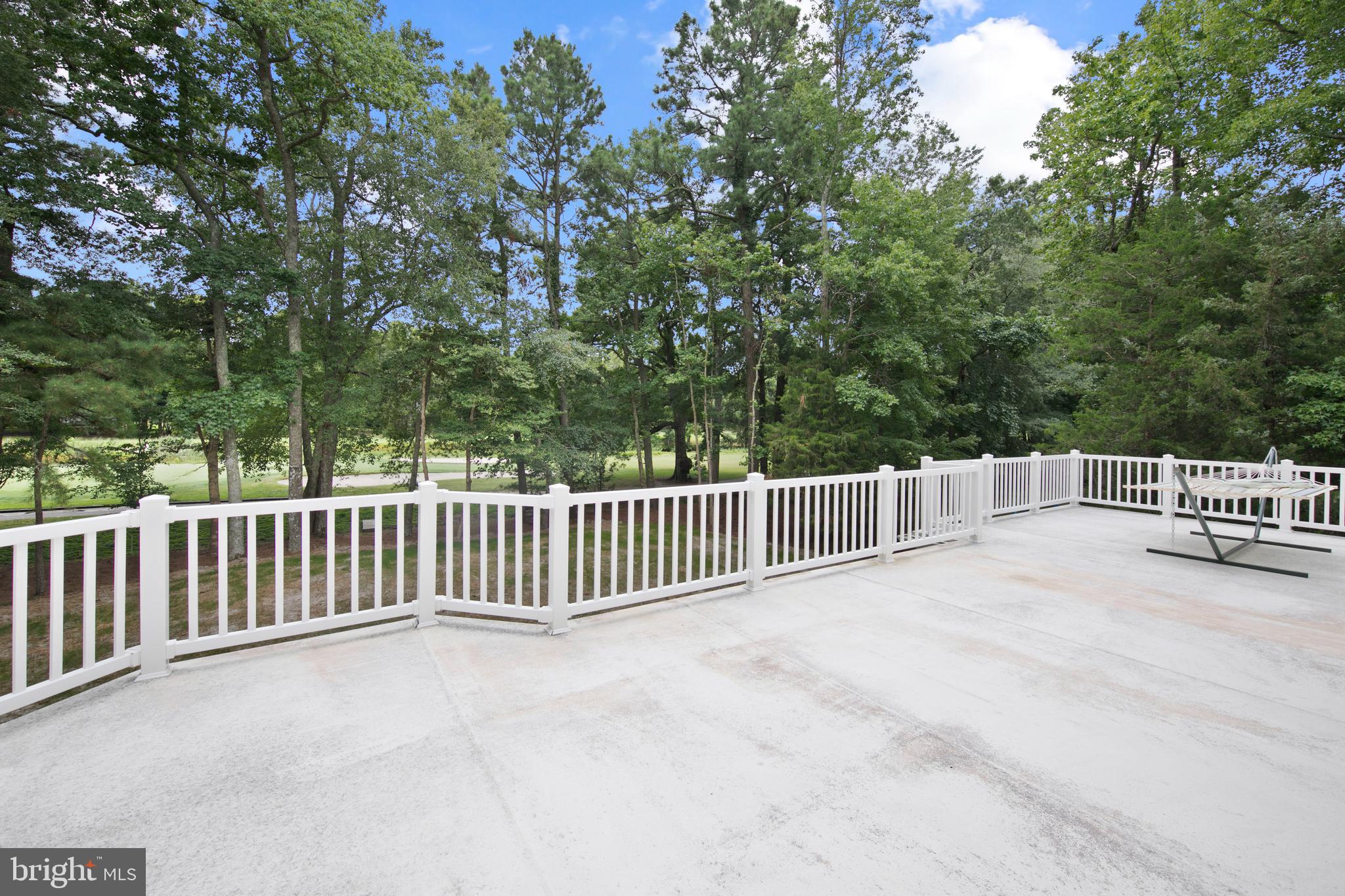 GOLF CLUB SHORES III - Residential