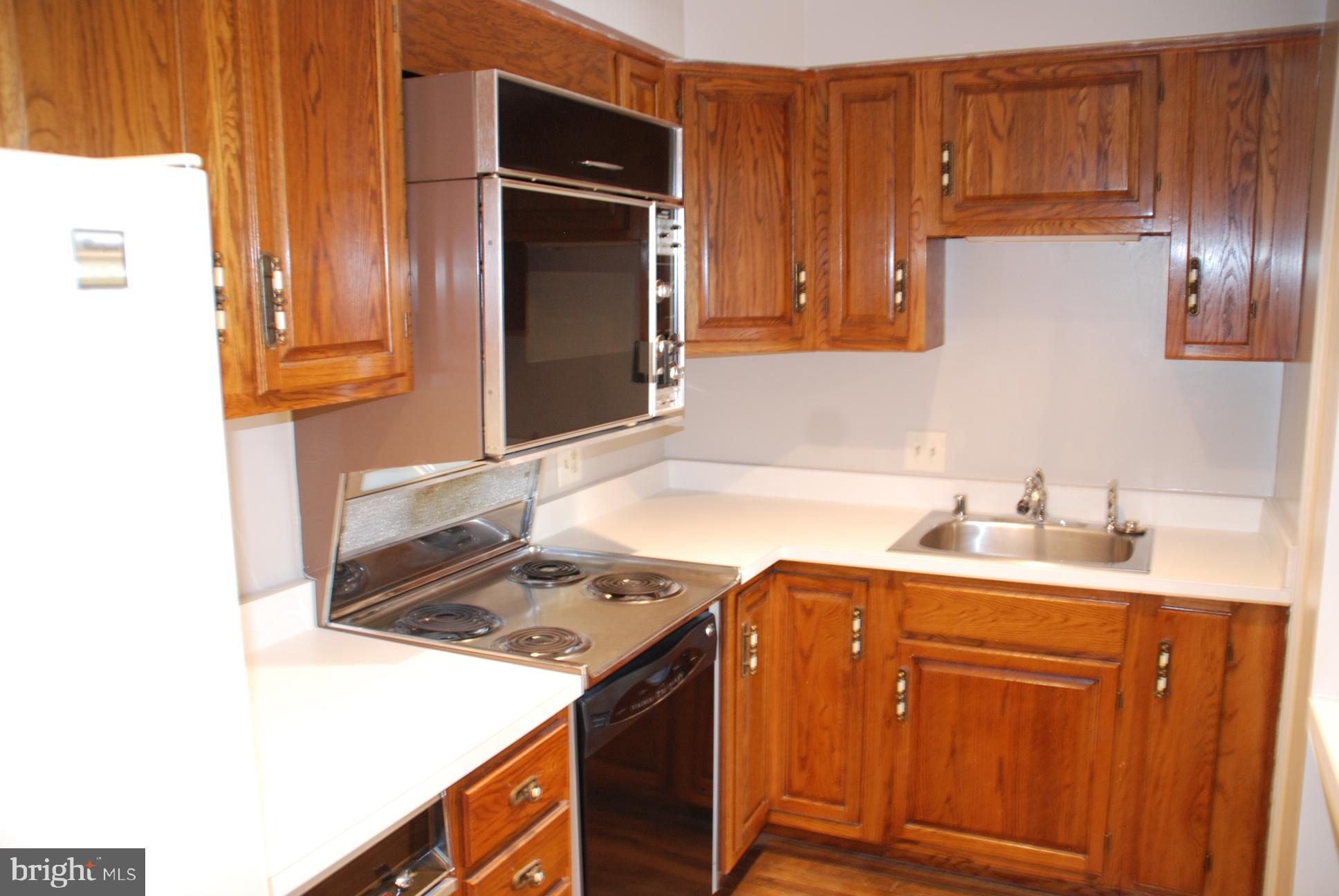 WASHINGTON SQUARE - Residential Lease