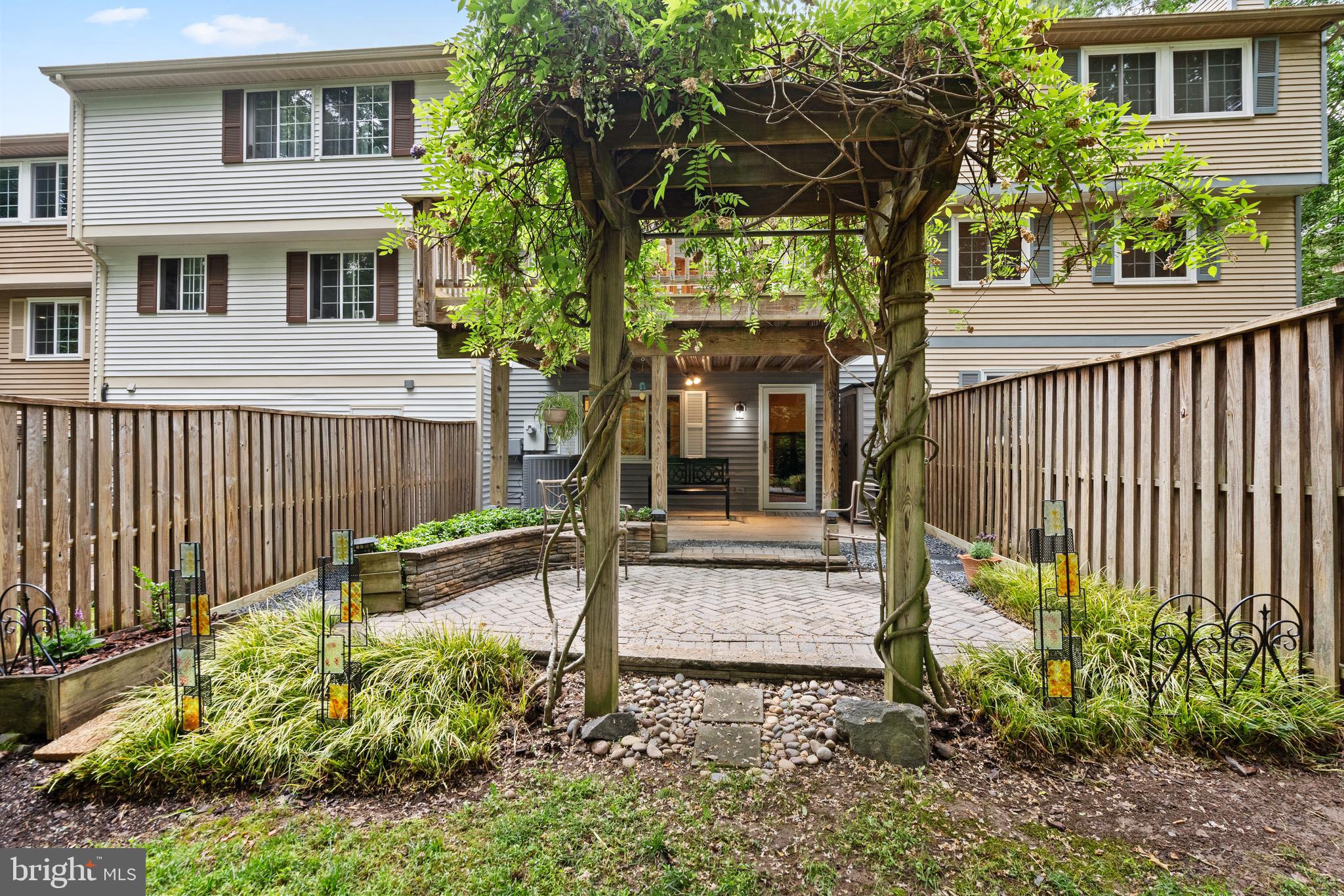 RESTON - Residential