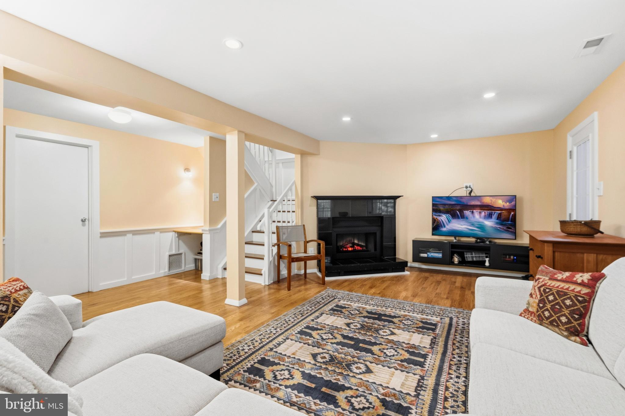 RESTON - Residential