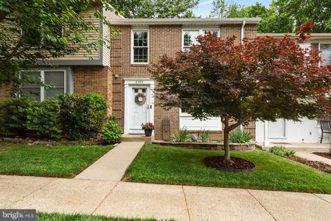 Photo of 2303 Middle Creek Lane, RESTON, VA 20191 (MLS # VAFX2314252)