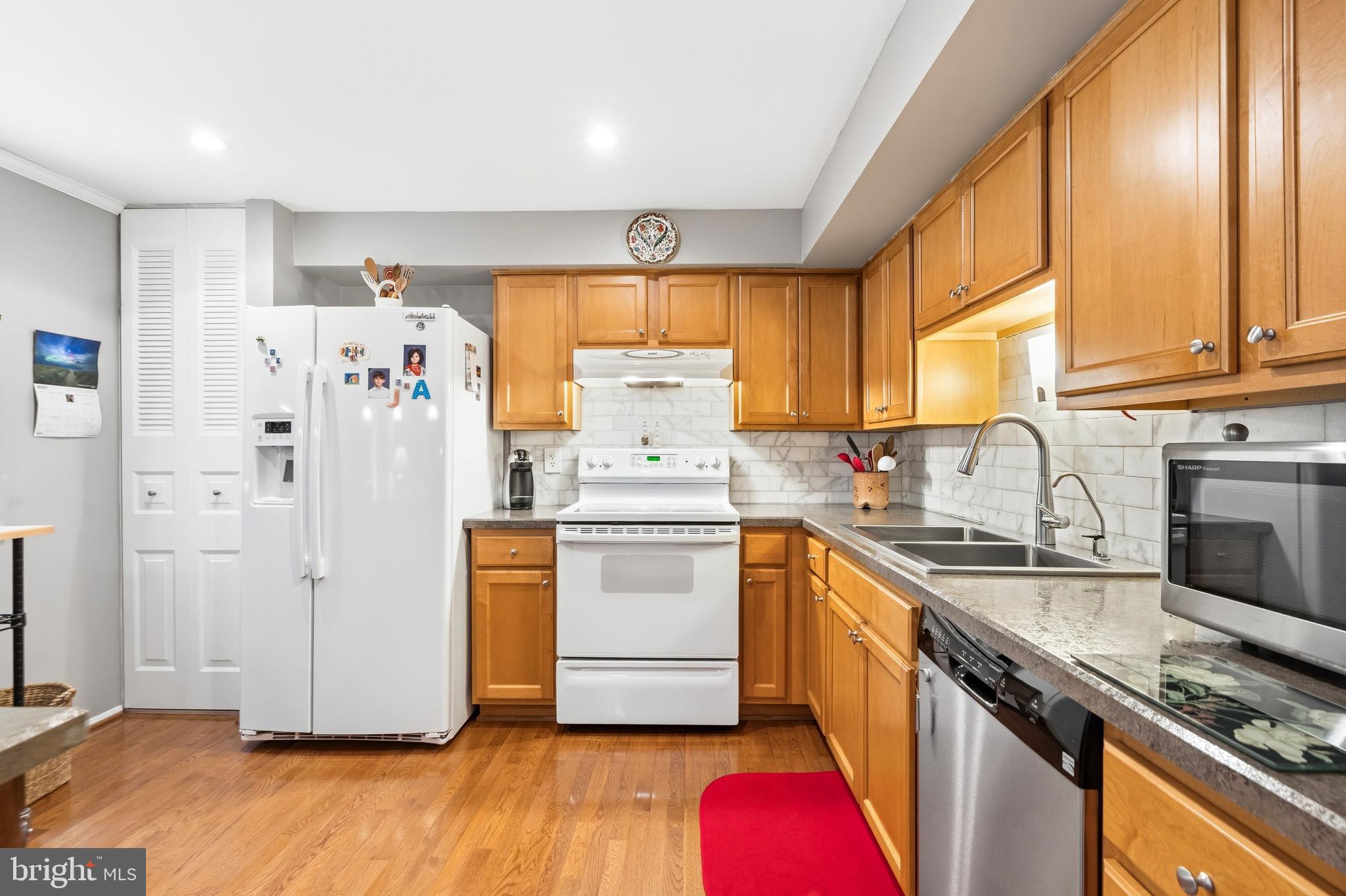 RESTON - Residential