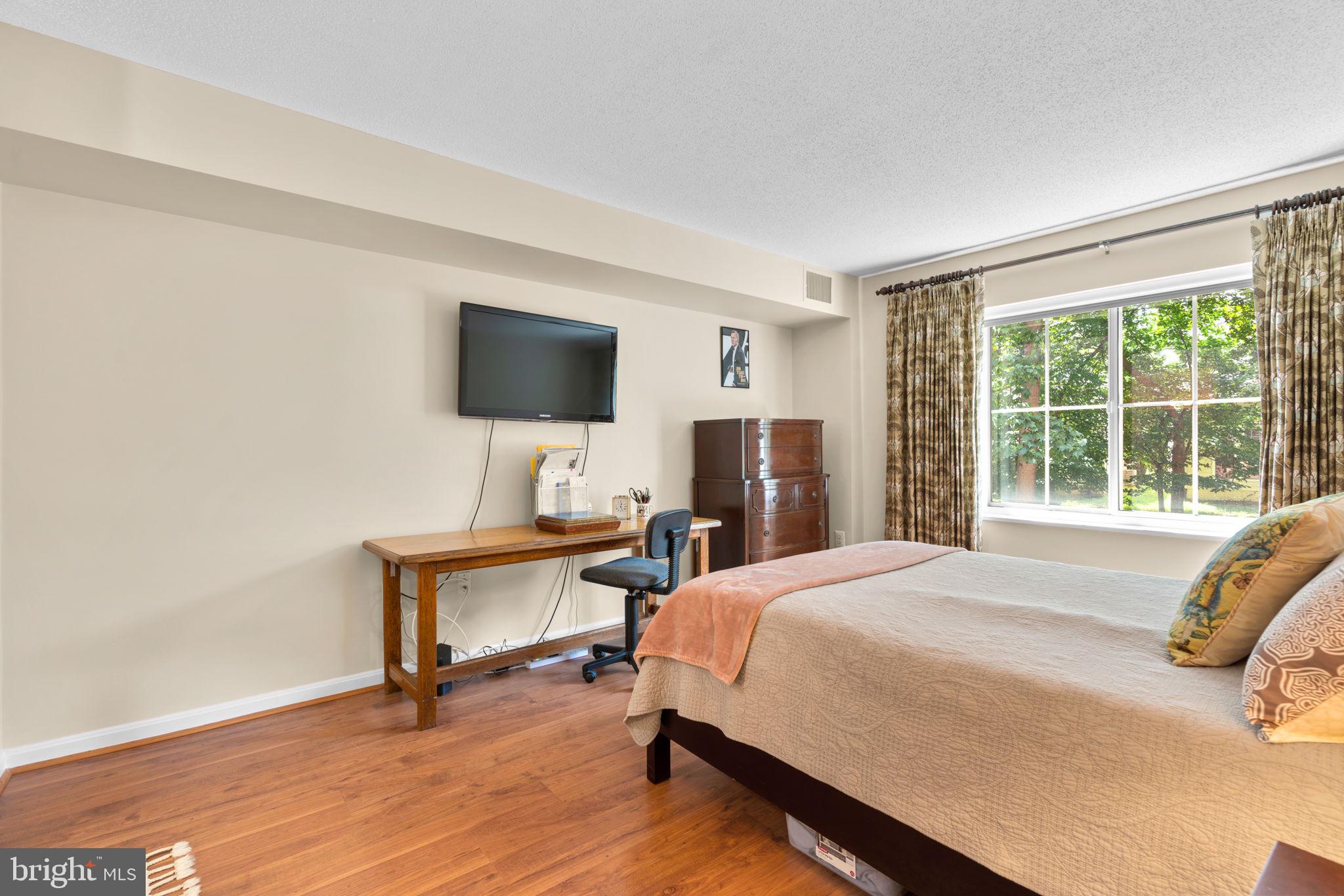 LEISURE WORLD - Residential