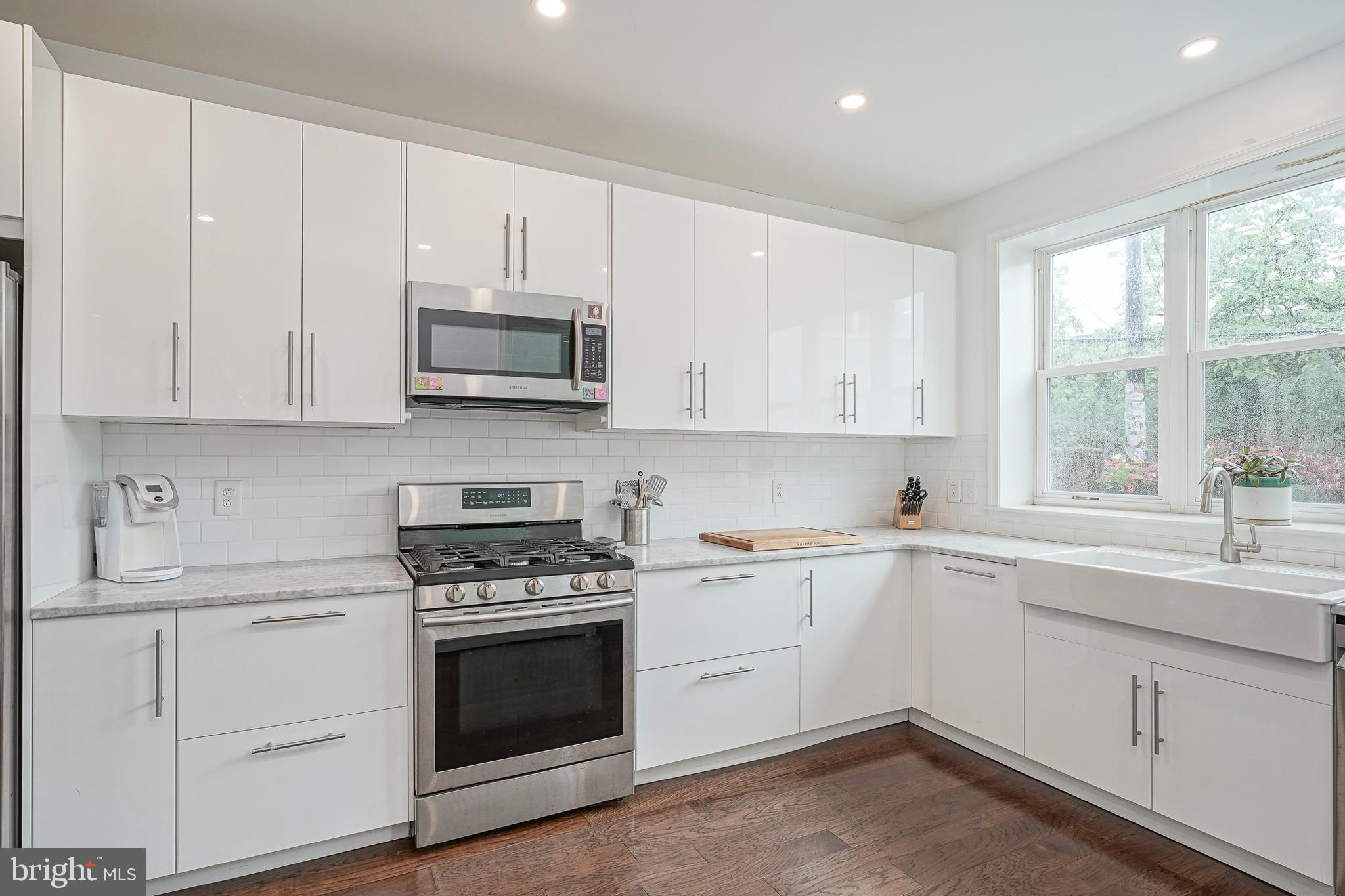 GIRARD ESTATES - Residential Lease