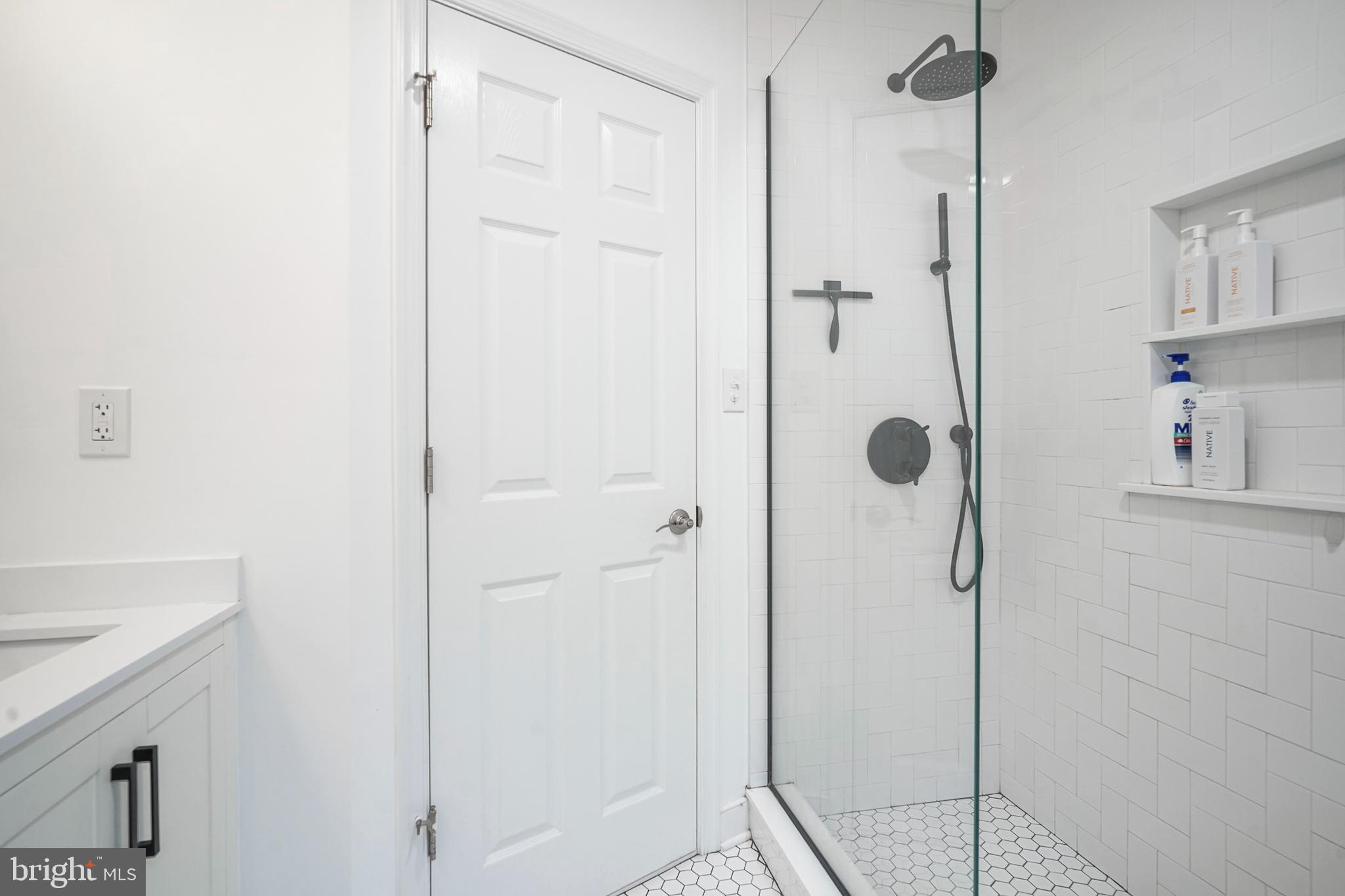 GIRARD ESTATES - Residential Lease