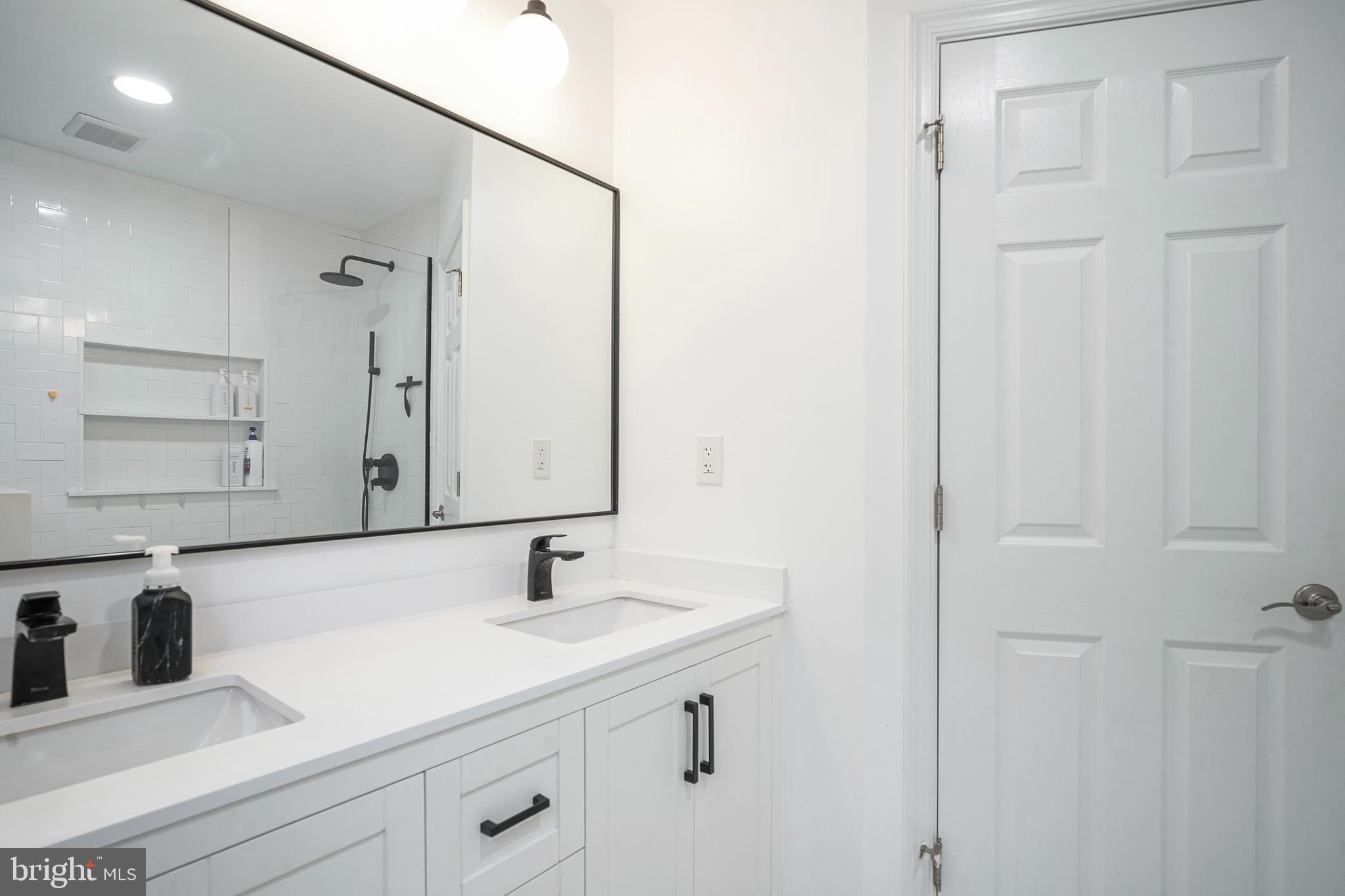 GIRARD ESTATES - Residential Lease