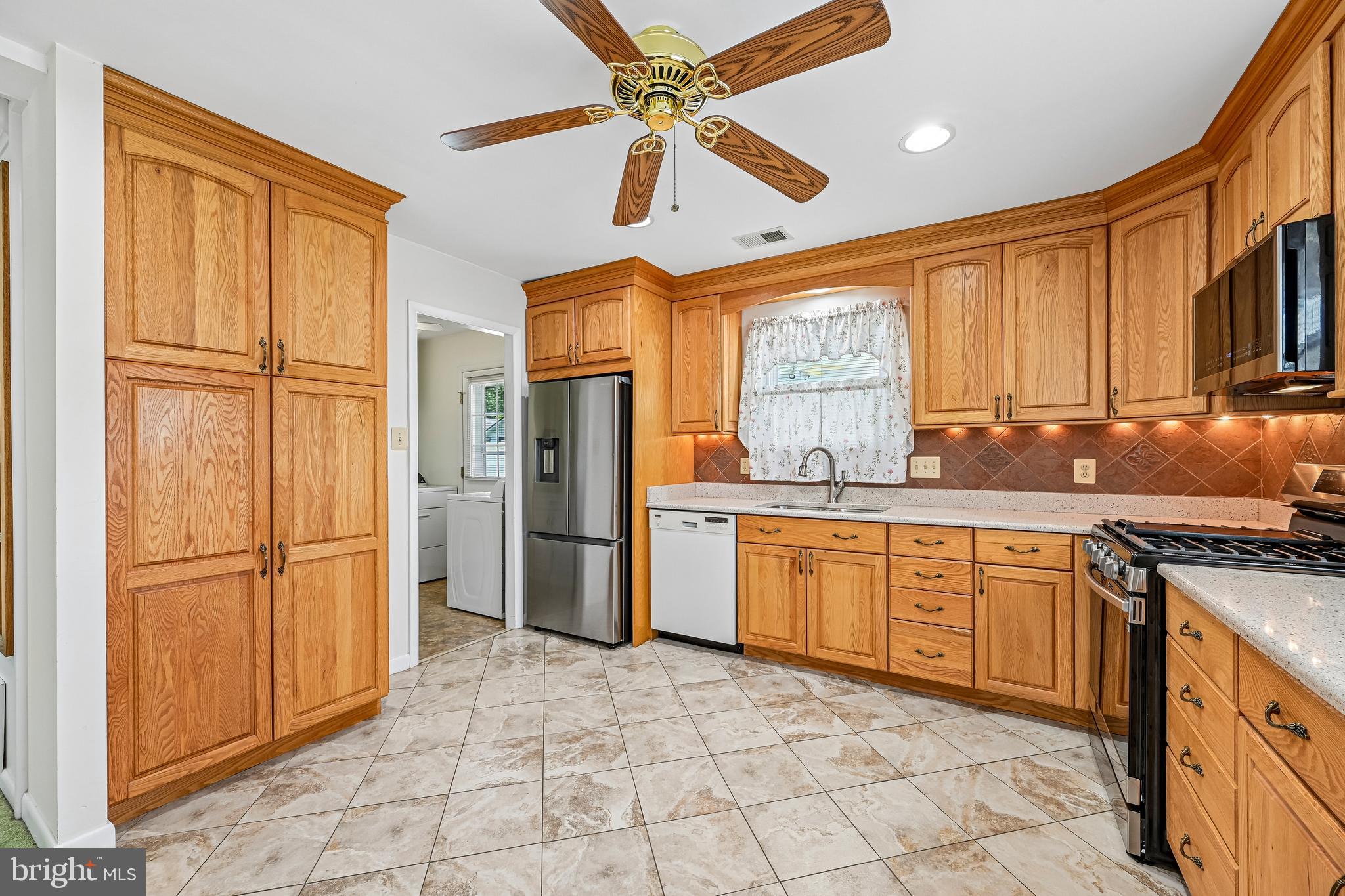 613 HARTWOOD LANE