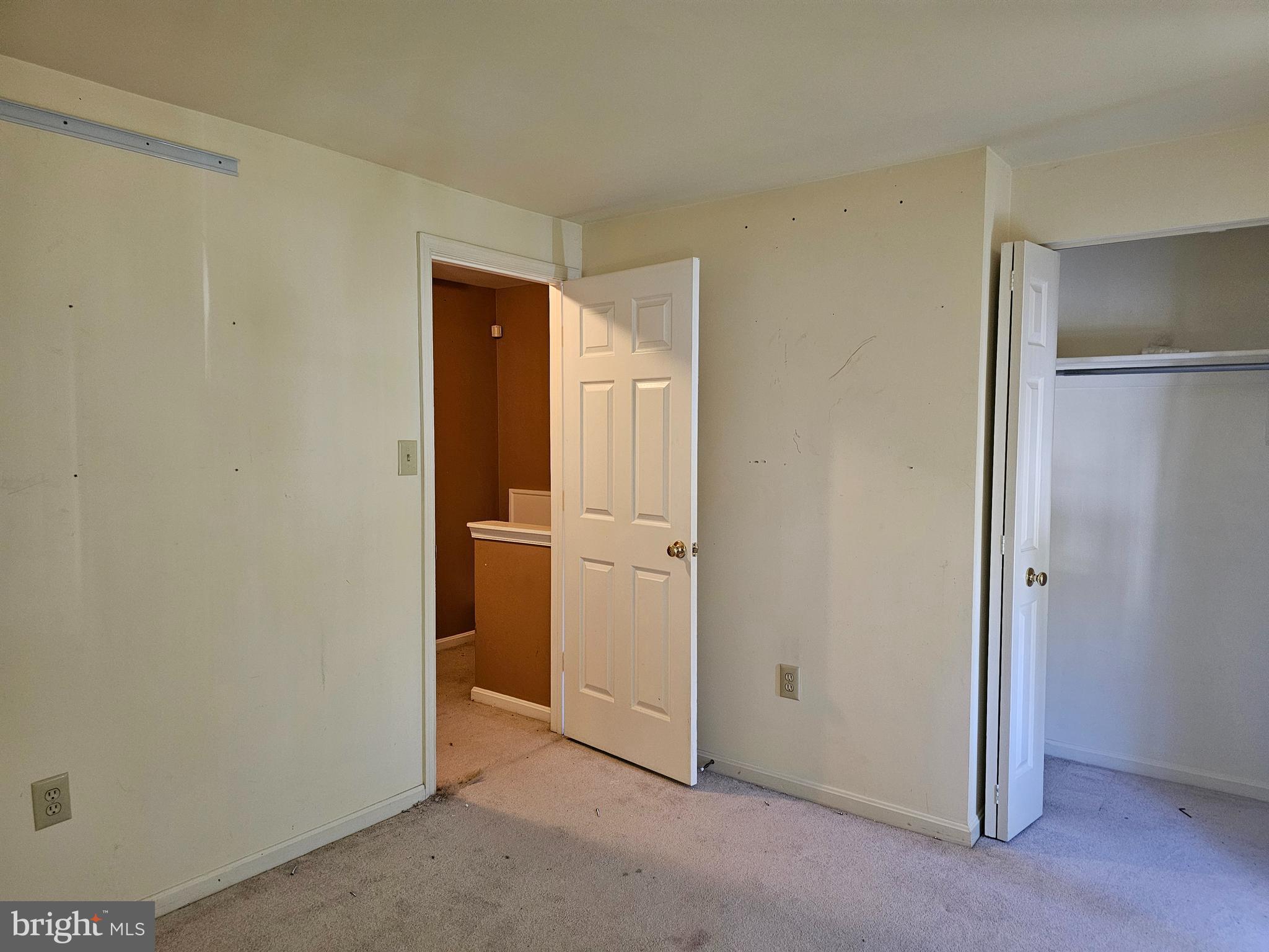 ST CHARLES HAMPSHIRE - Residential