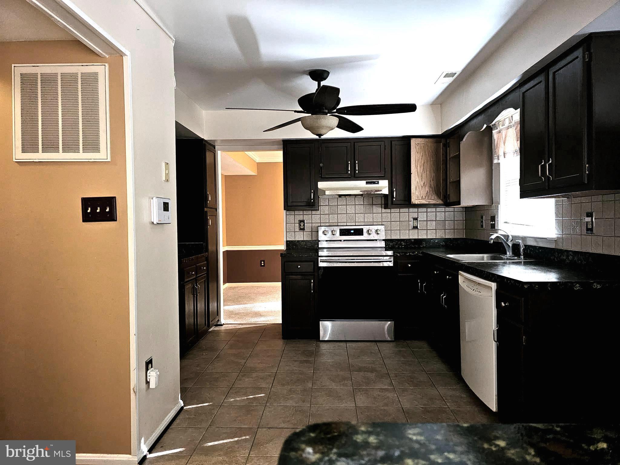 ST CHARLES HAMPSHIRE - Residential