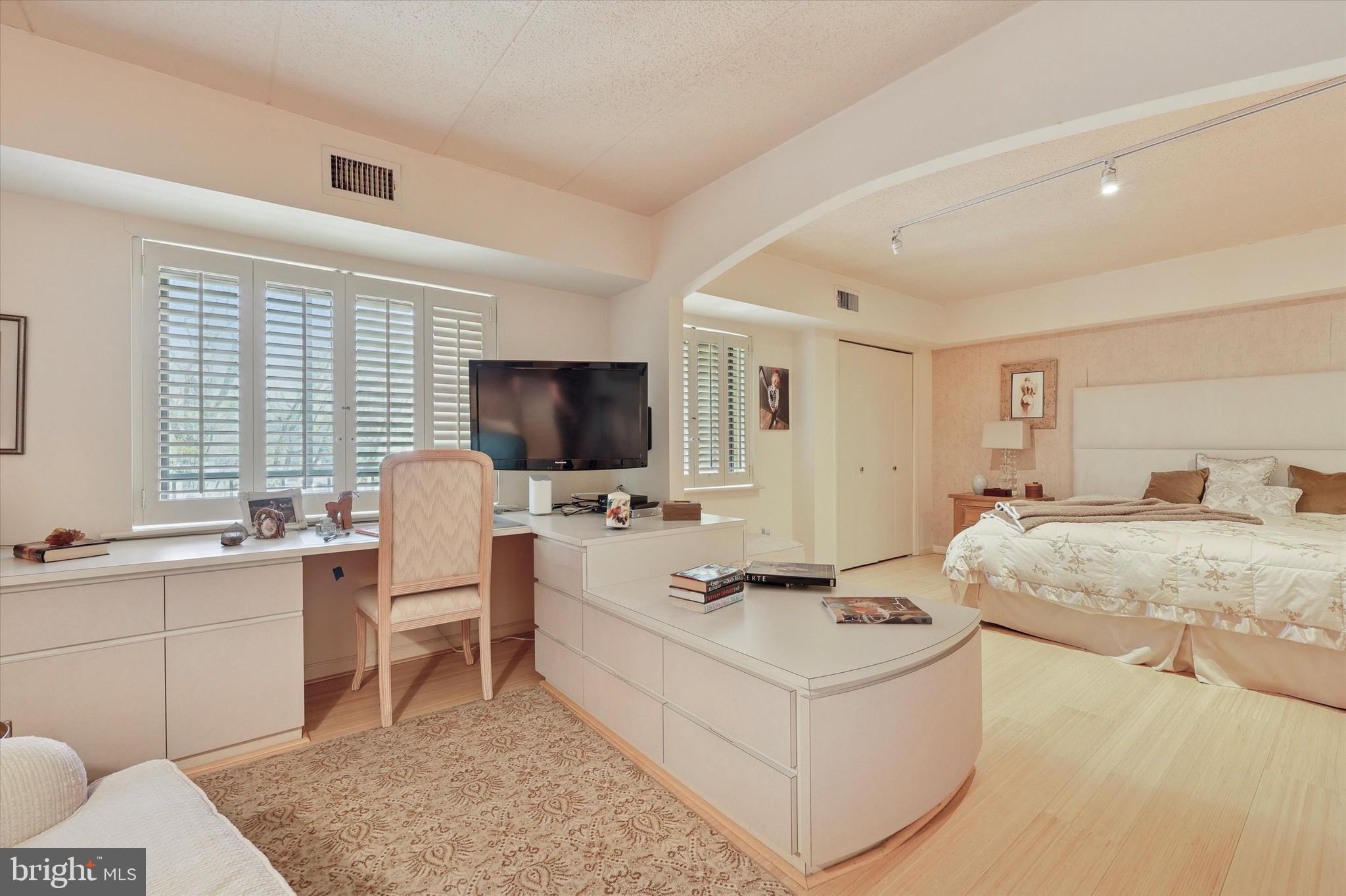 WYNNEWOOD - Residential