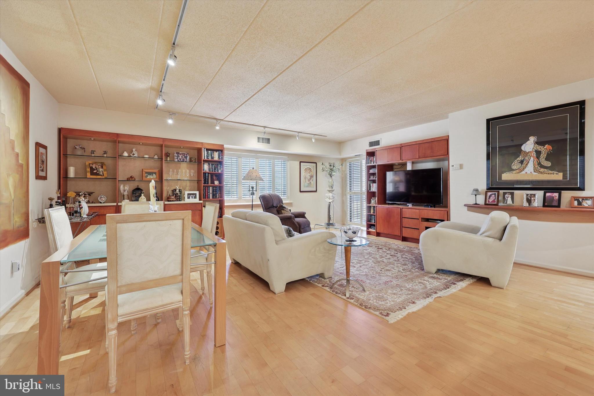 WYNNEWOOD - Residential