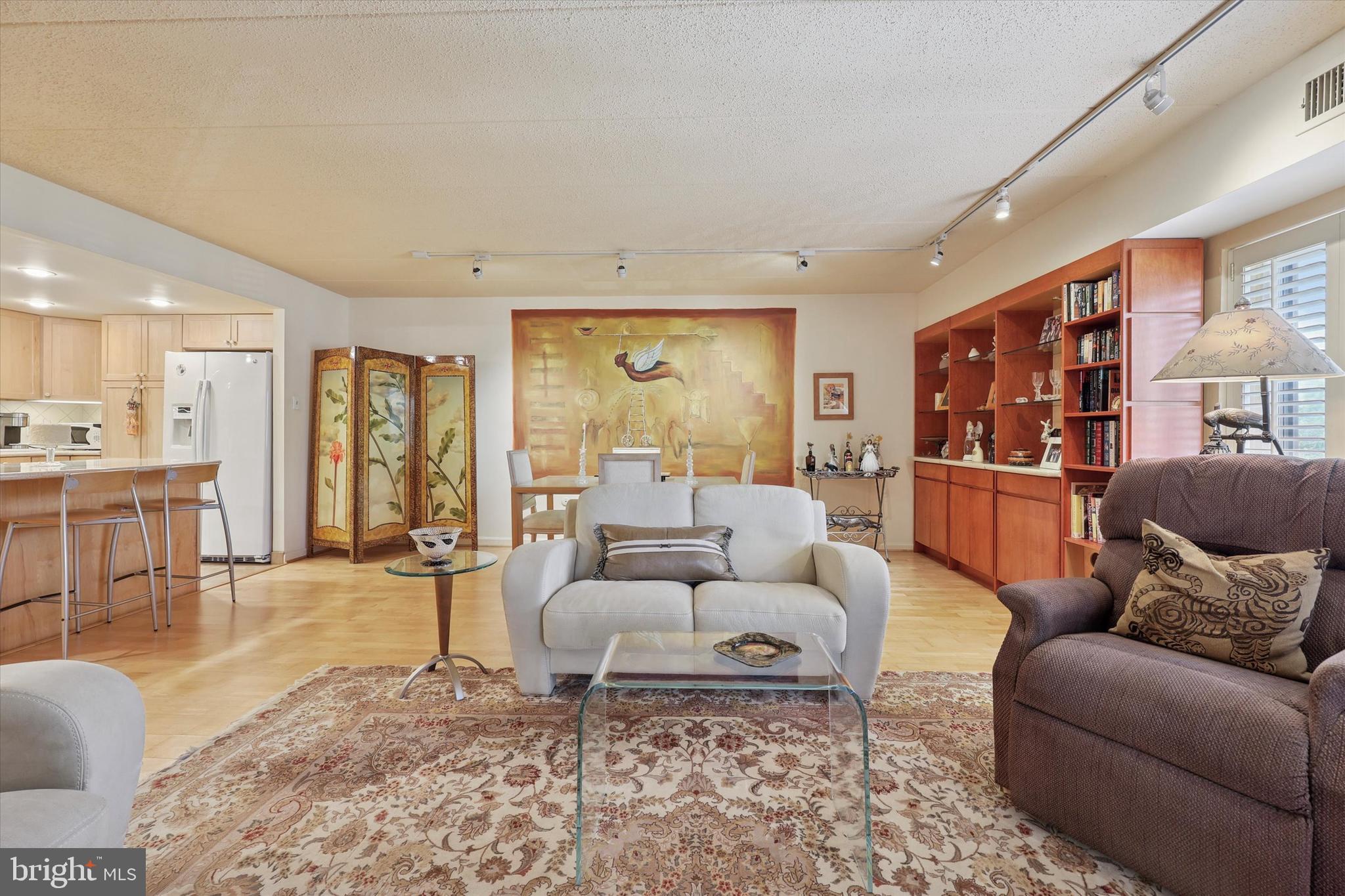 WYNNEWOOD - Residential