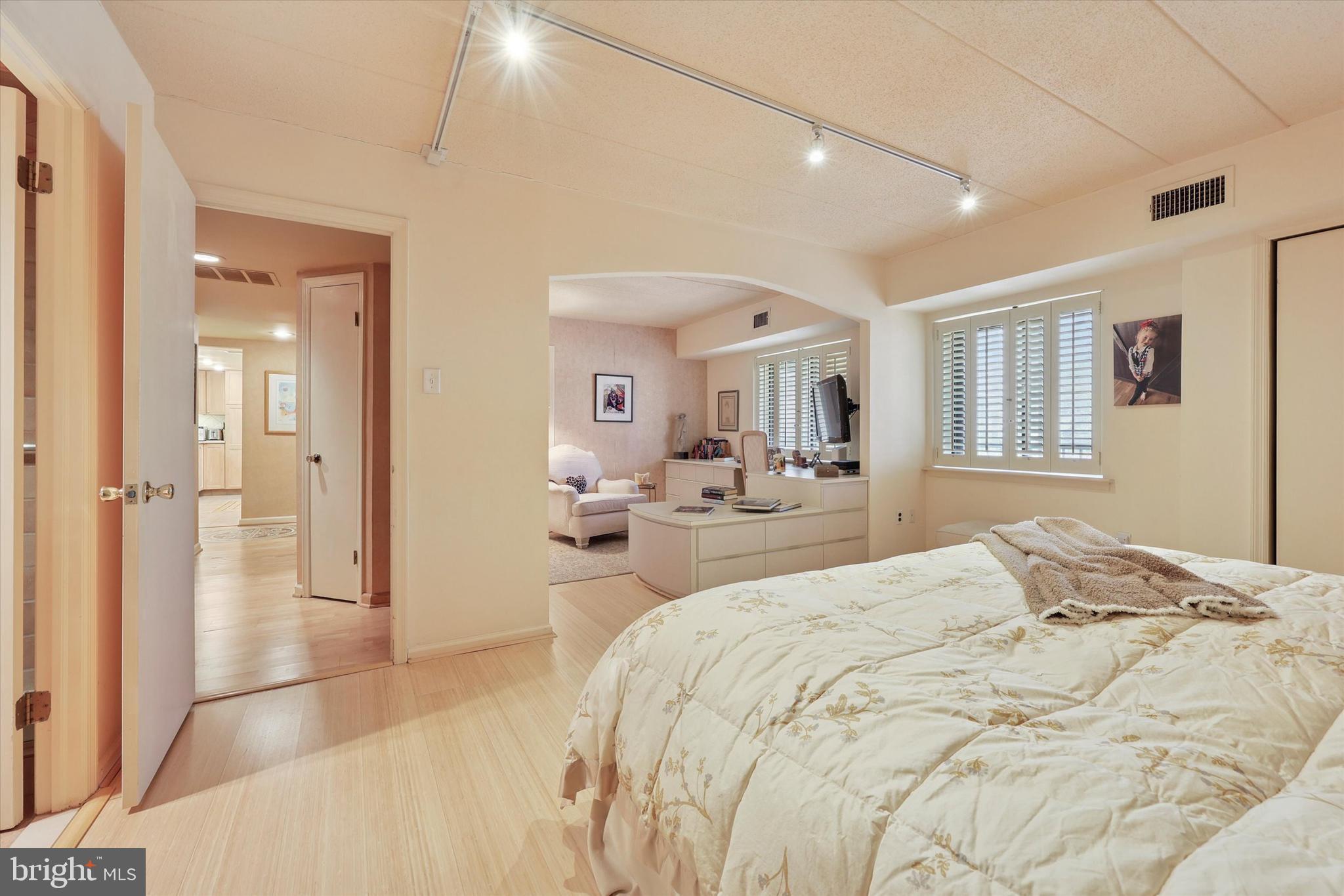 WYNNEWOOD - Residential