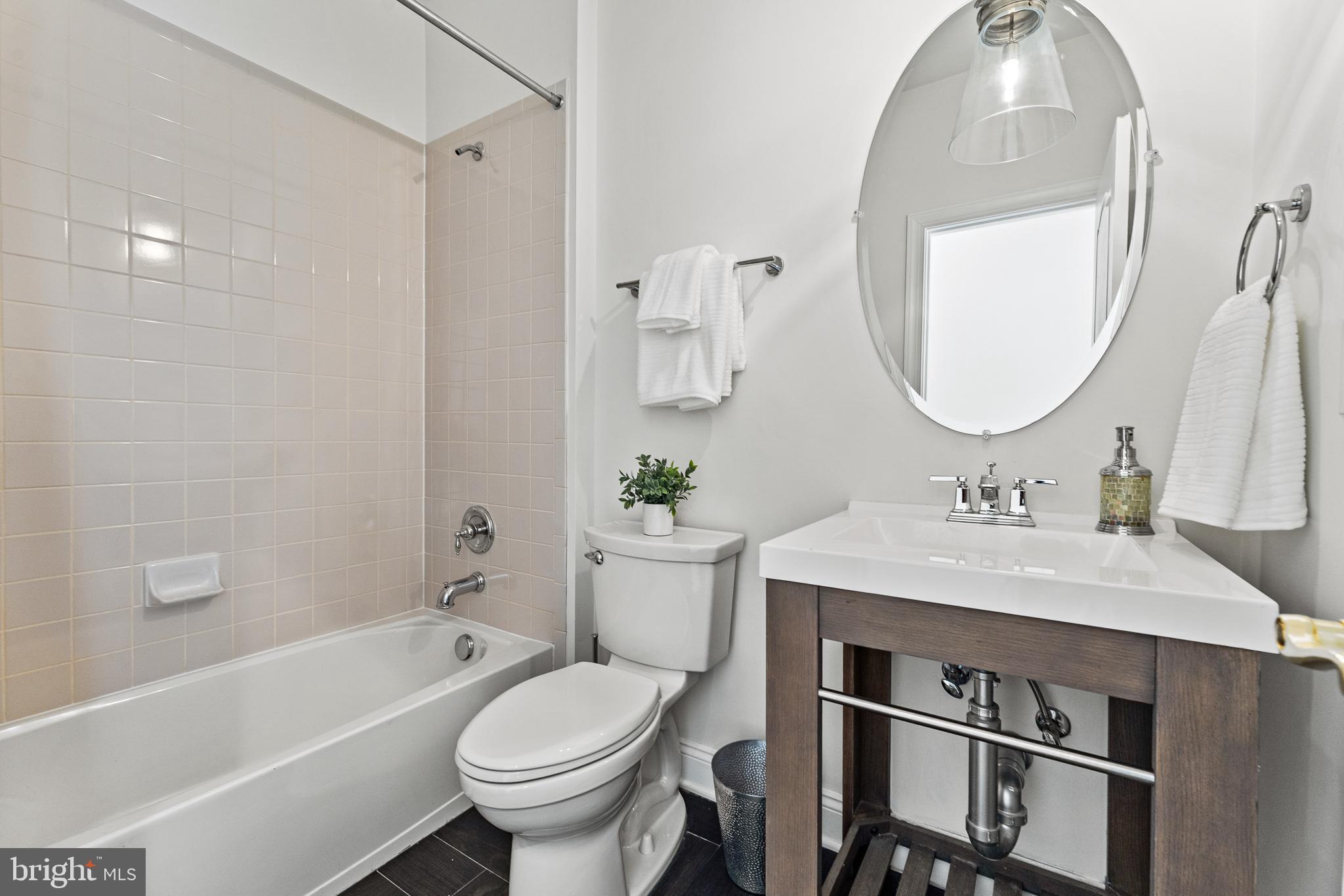 LANSDOWNE ON THE POTOMAC - Residential