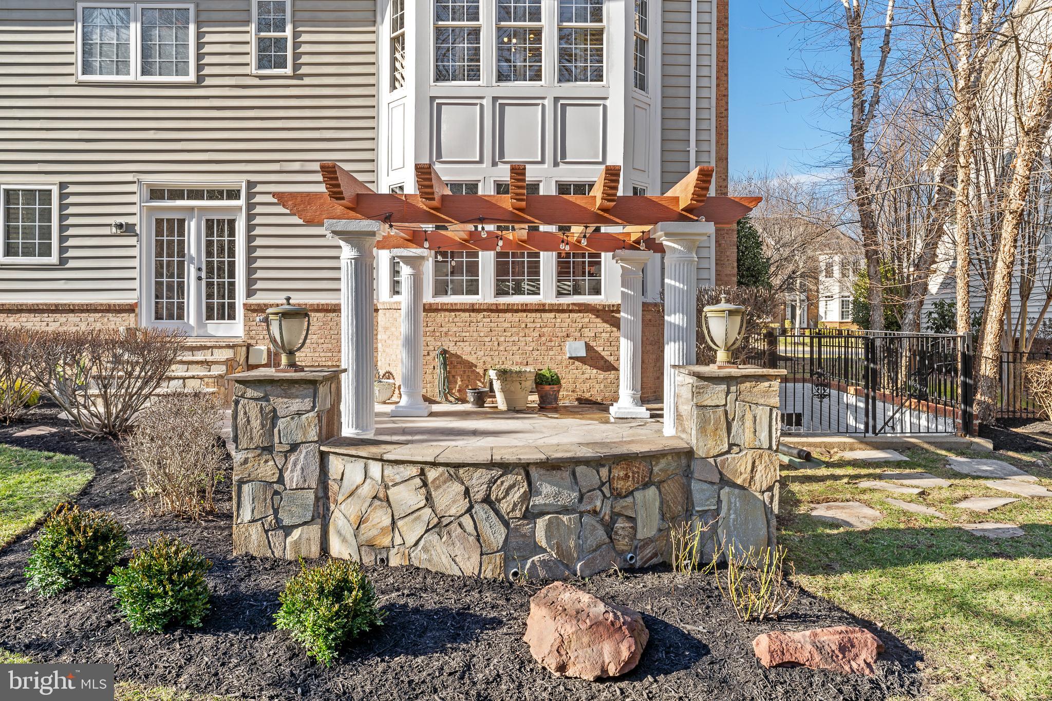 LANSDOWNE ON THE POTOMAC - Residential