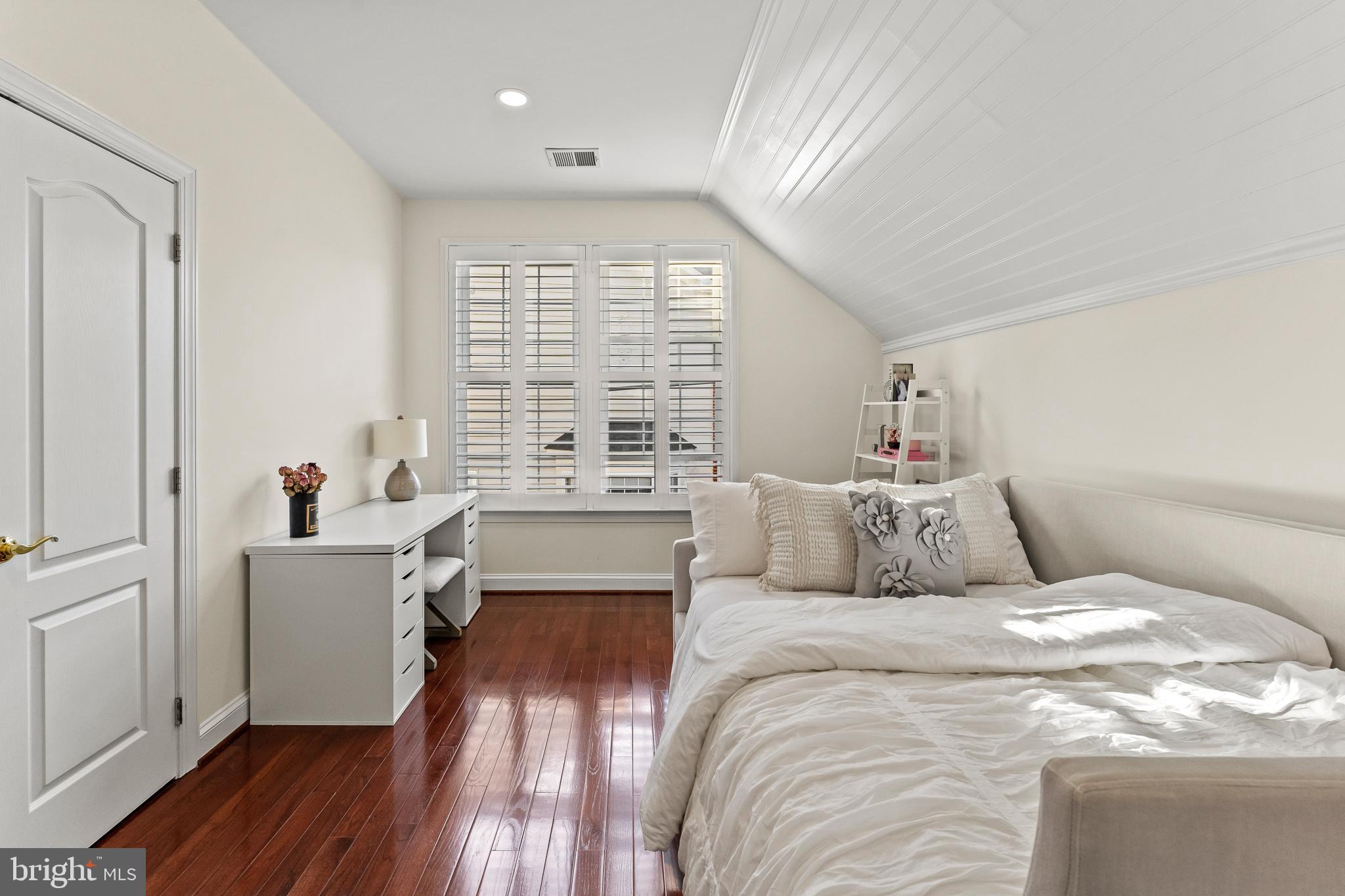 LANSDOWNE ON THE POTOMAC - Residential