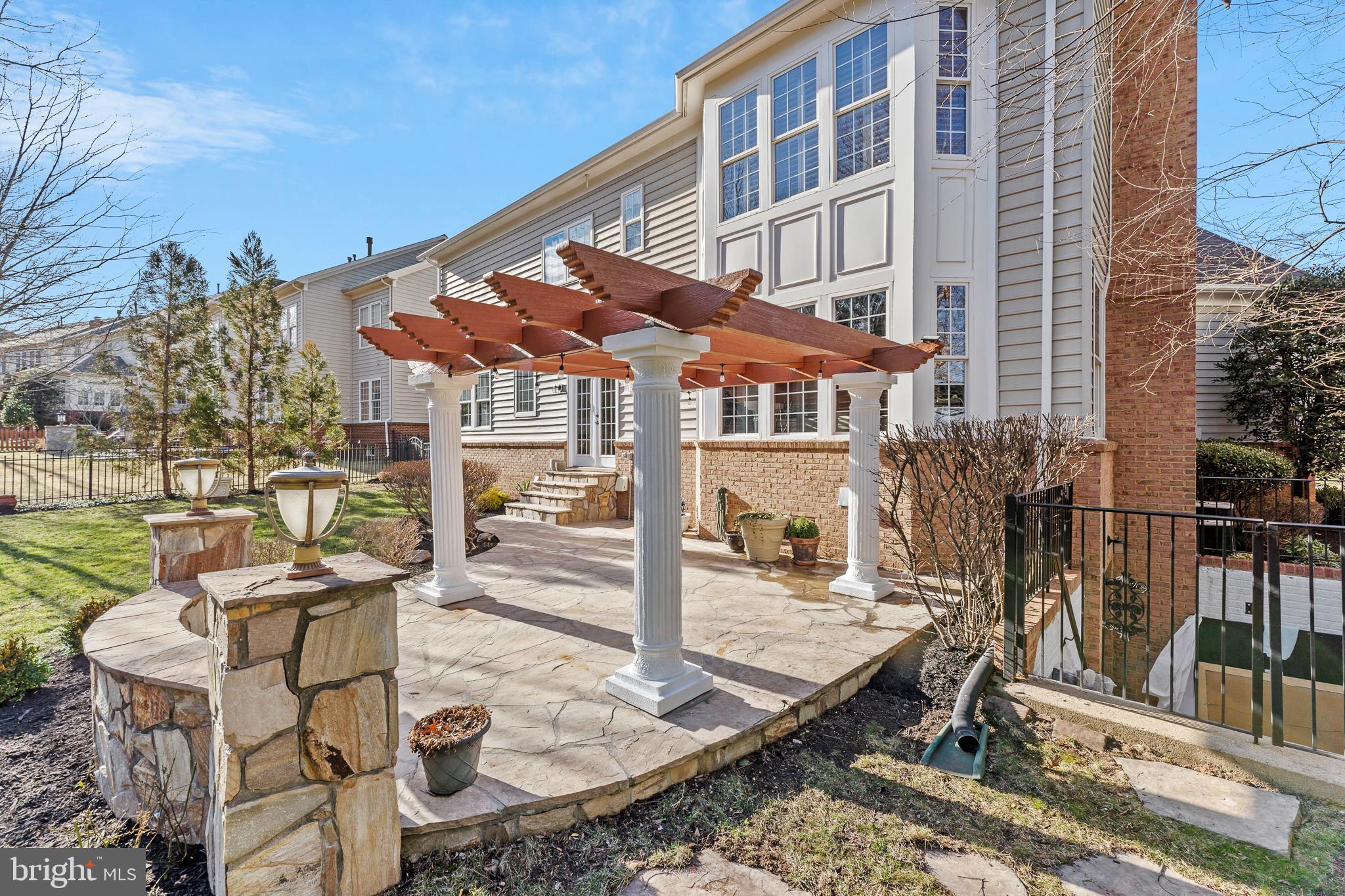 LANSDOWNE ON THE POTOMAC - Residential