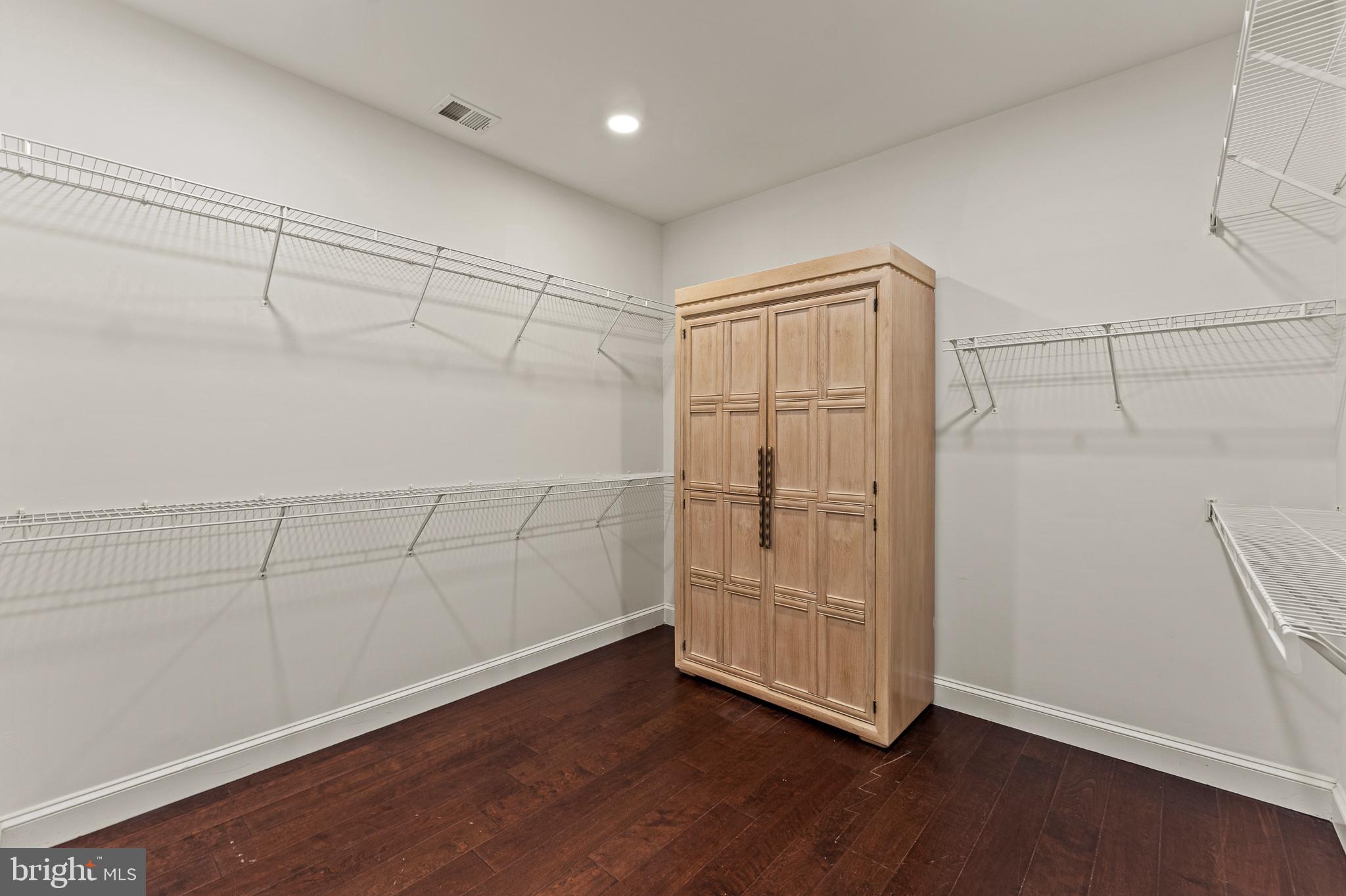 LANSDOWNE ON THE POTOMAC - Residential