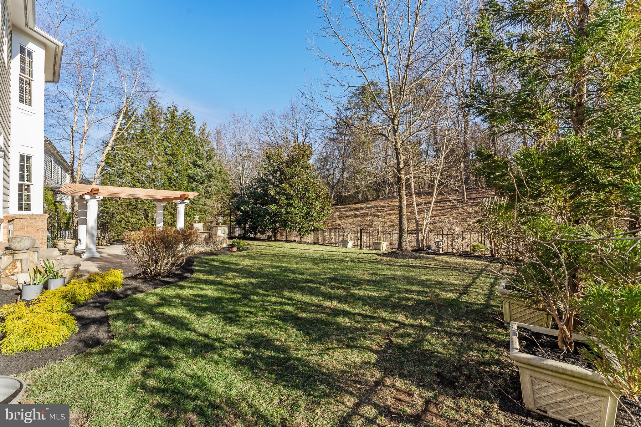 LANSDOWNE ON THE POTOMAC - Residential