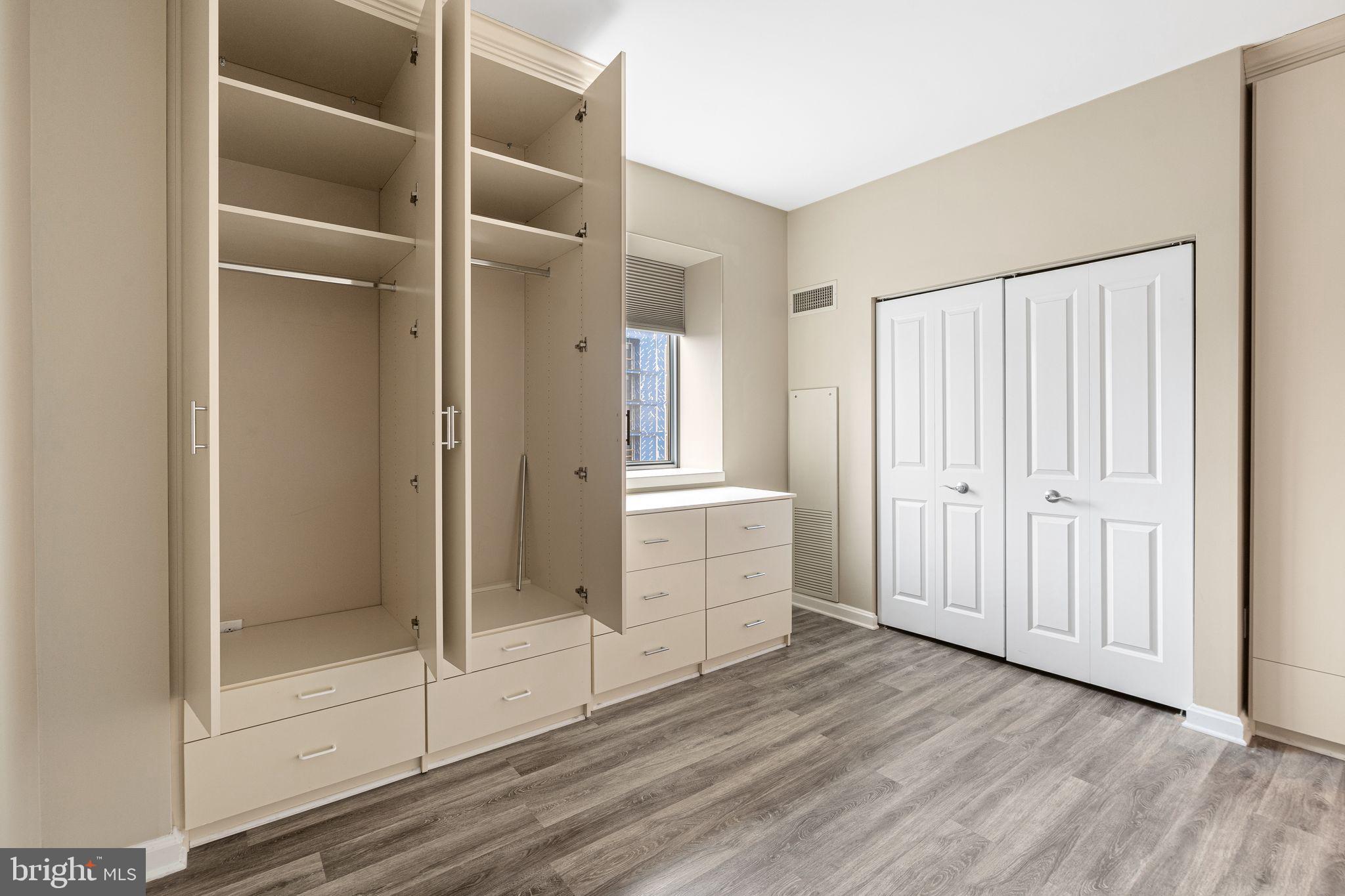 WATERFRONT SQUARE - Residential