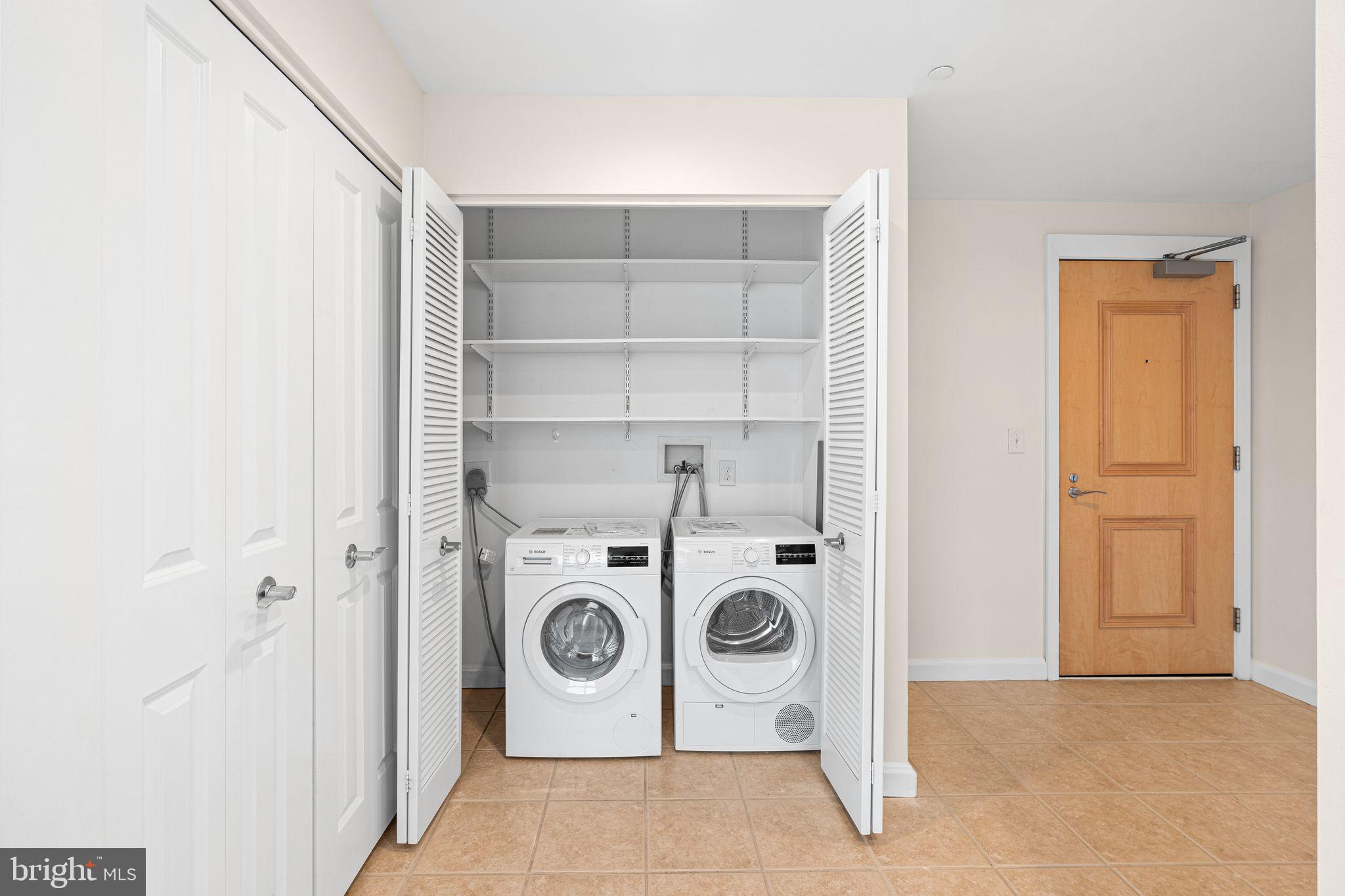 WATERFRONT SQUARE - Residential