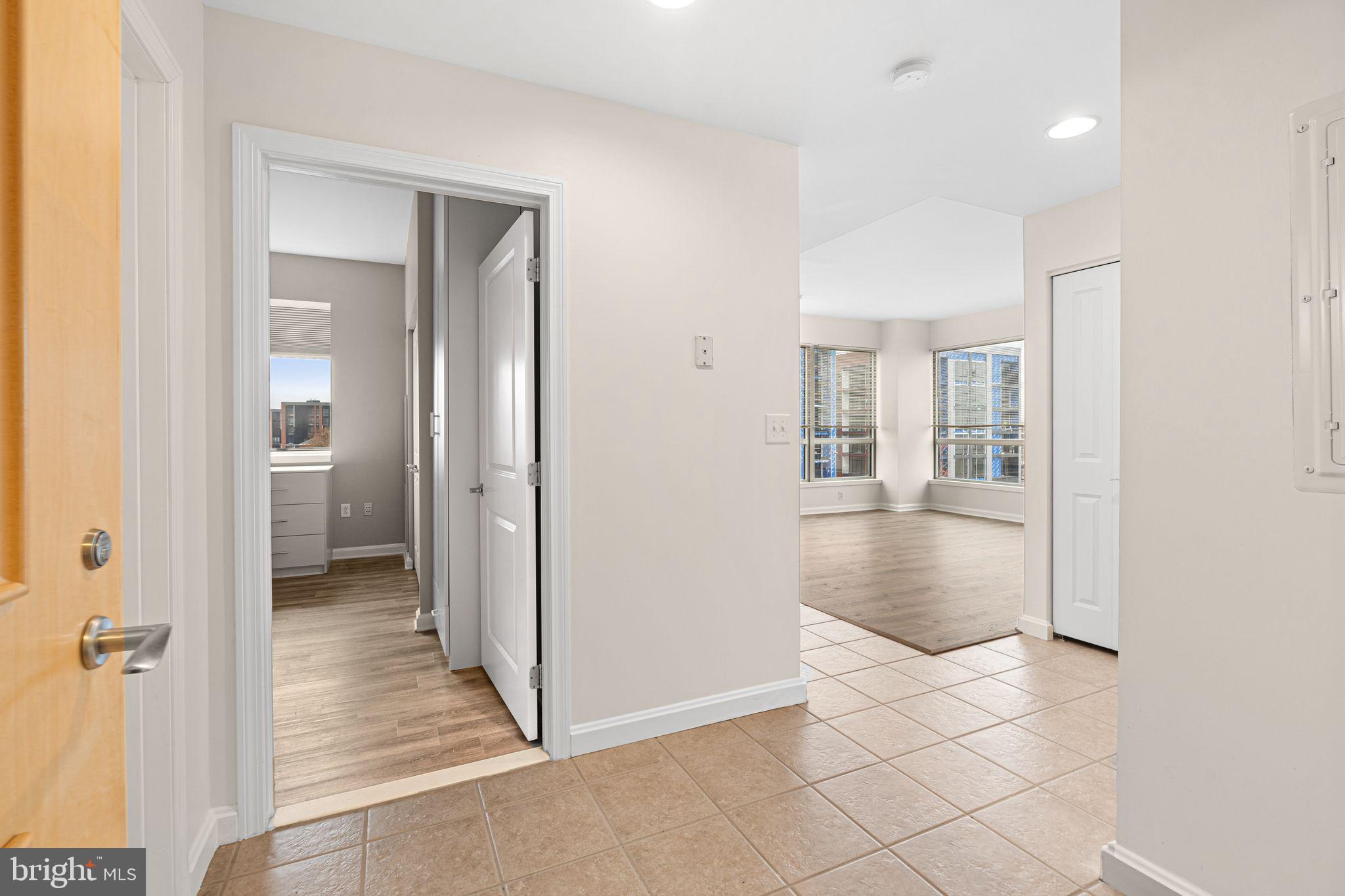 WATERFRONT SQUARE - Residential