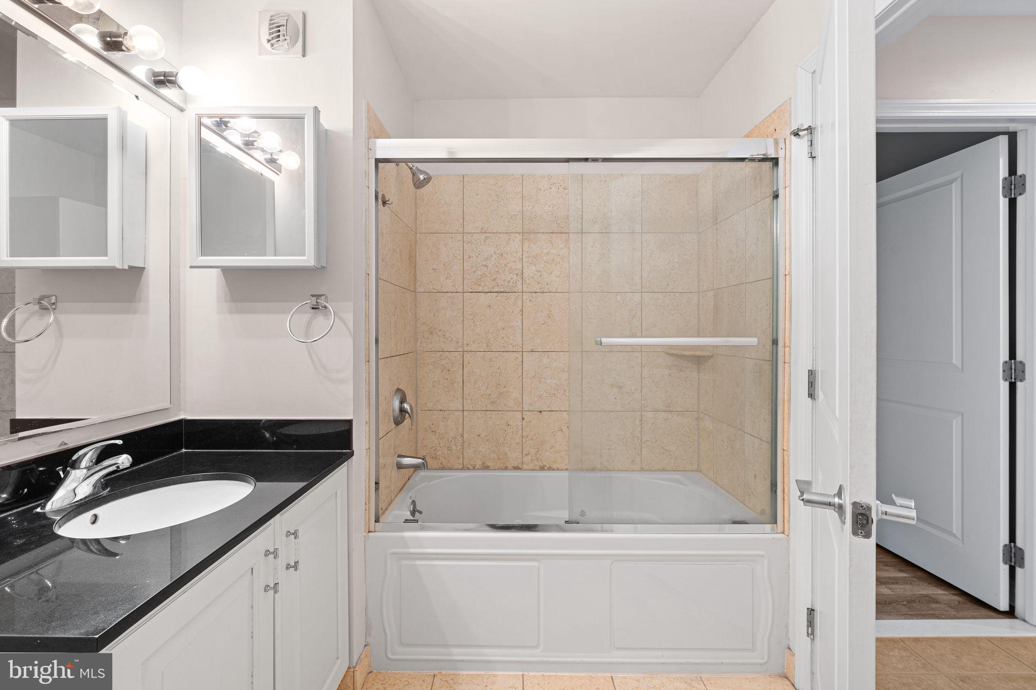 WATERFRONT SQUARE - Residential