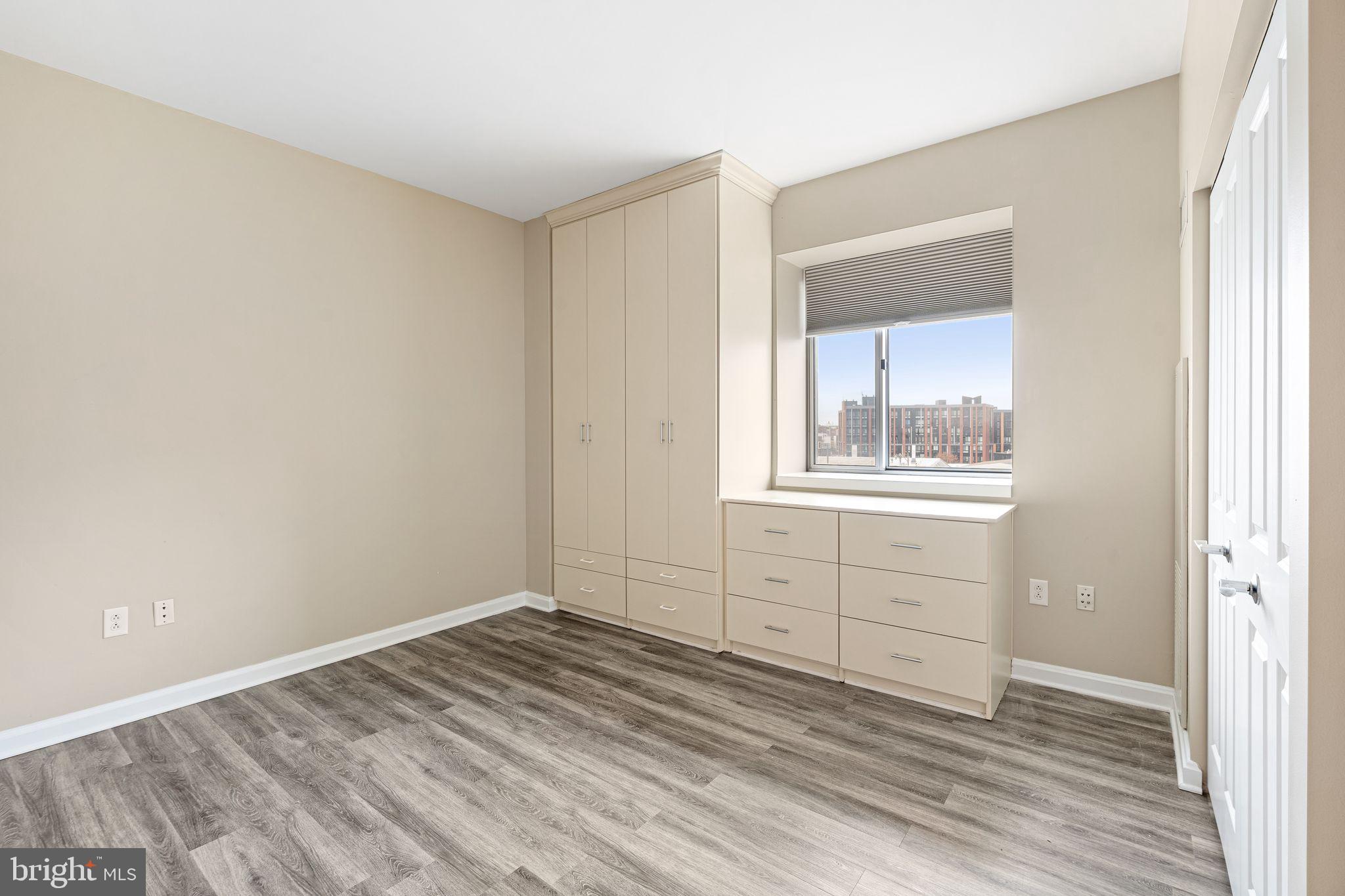 WATERFRONT SQUARE - Residential