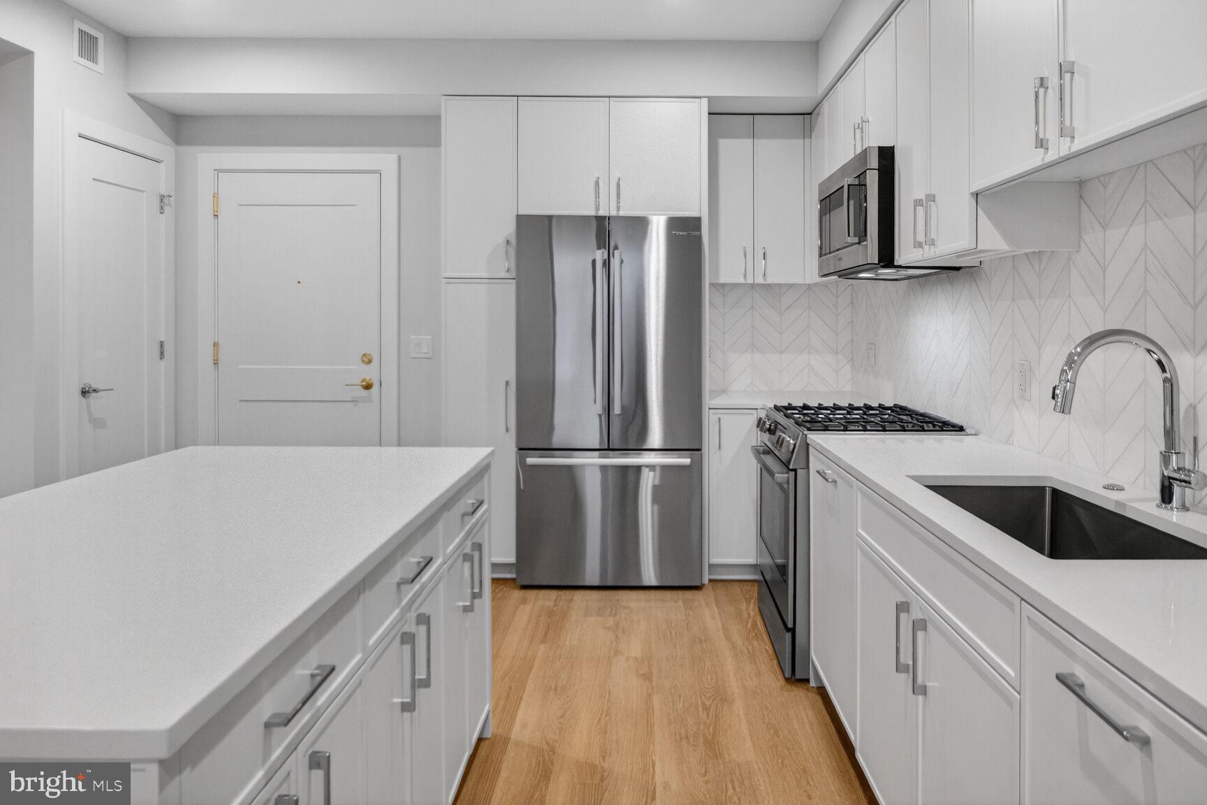 811 COLUMBUS STREET N 405