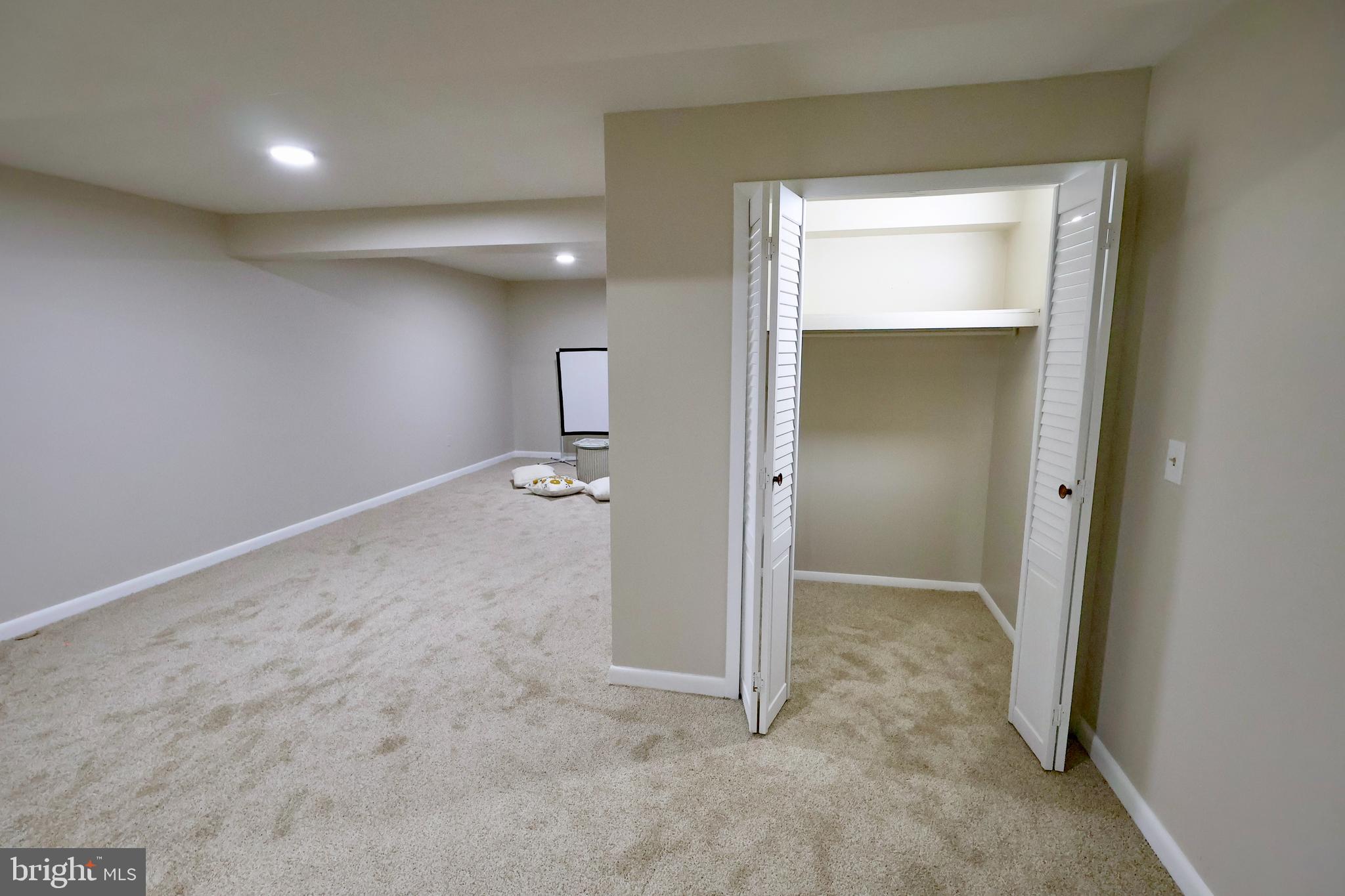 HOMECREST - Residential