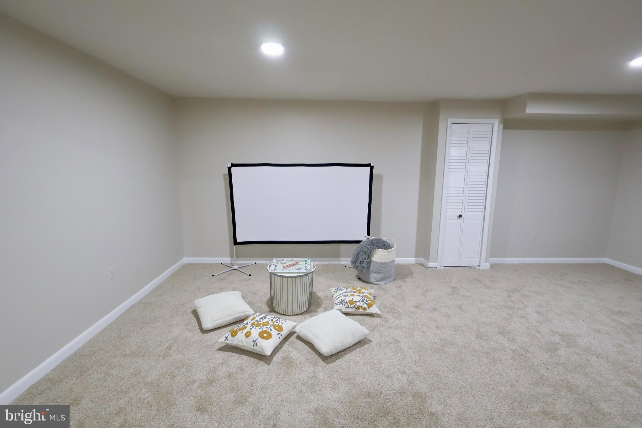 HOMECREST - Residential