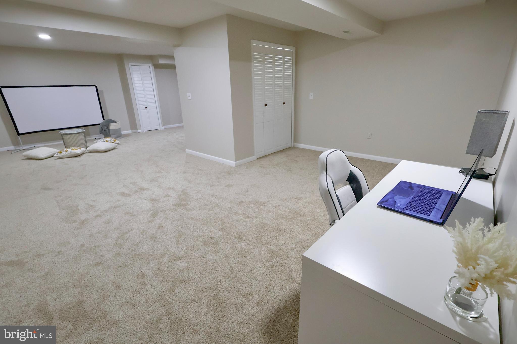 HOMECREST - Residential