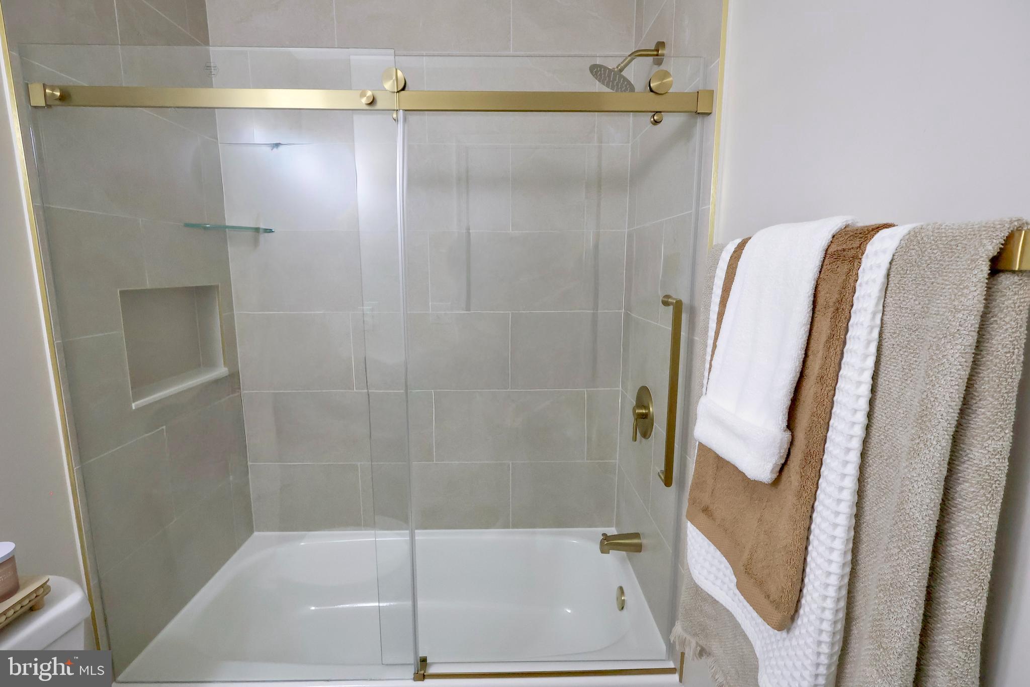 HOMECREST - Residential