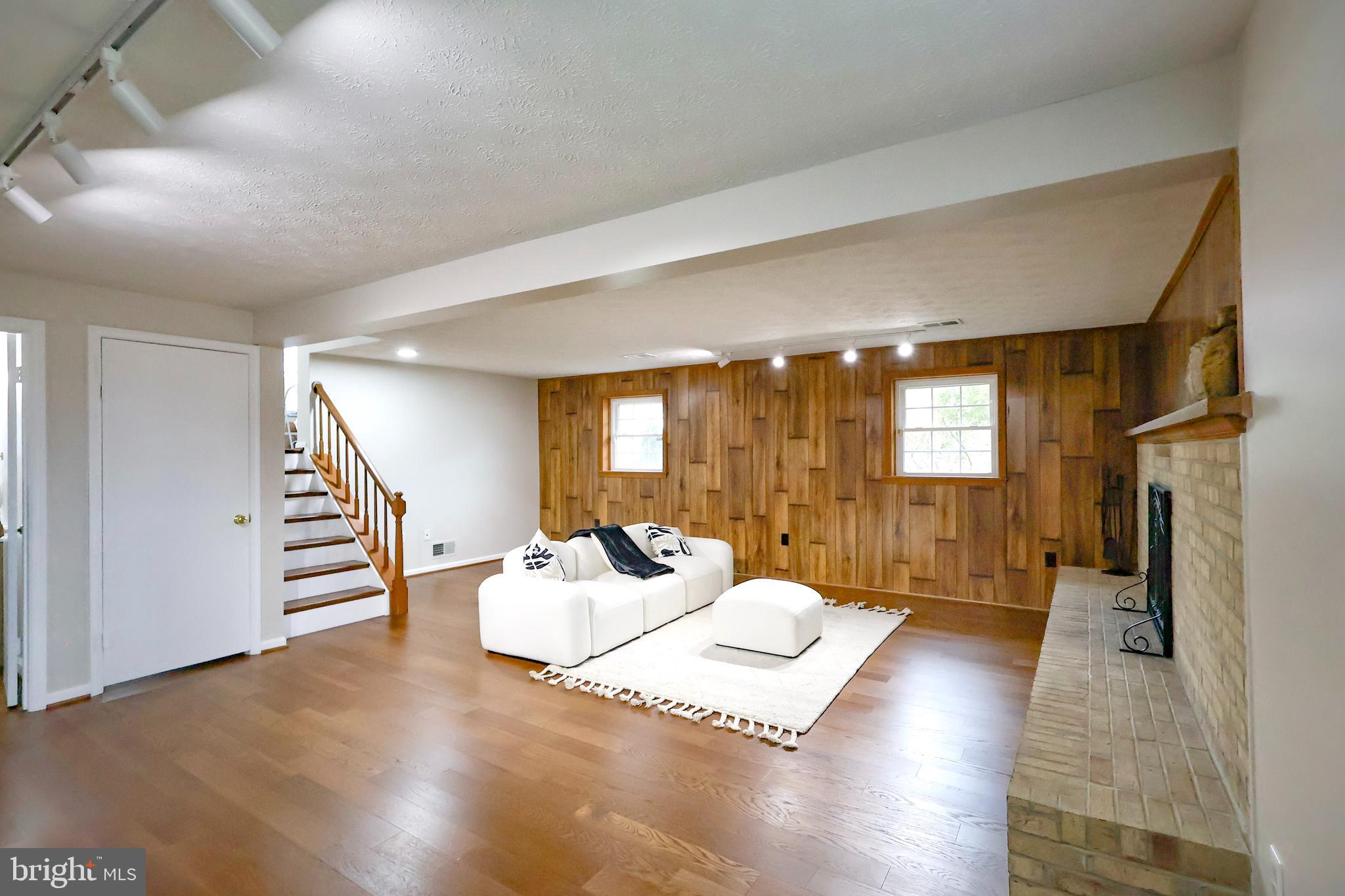 HOMECREST - Residential