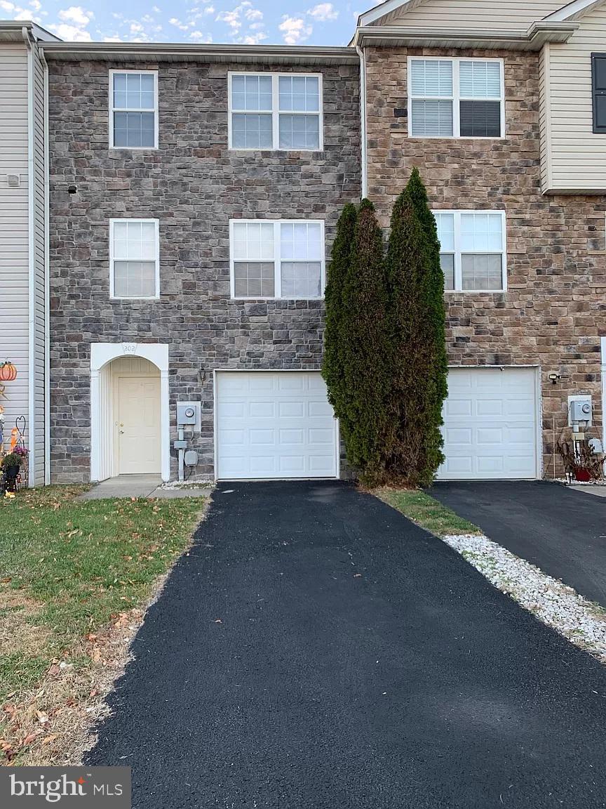 MILLS FARM - Residential Lease