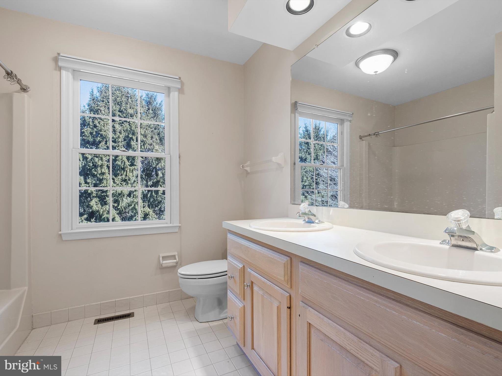 THE MOORS AT RADLEYR - Residential