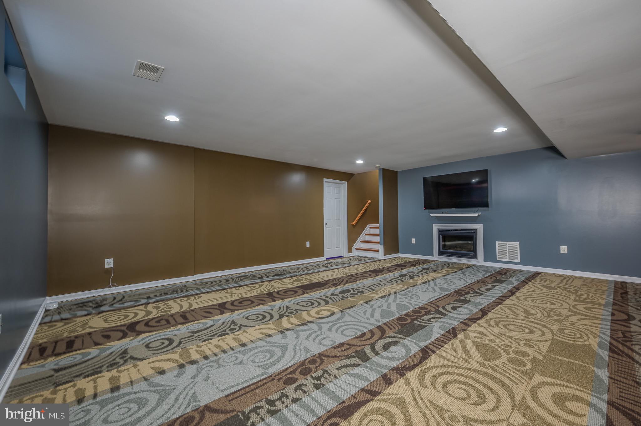 BROAD RUN OAKS - Residential Lease